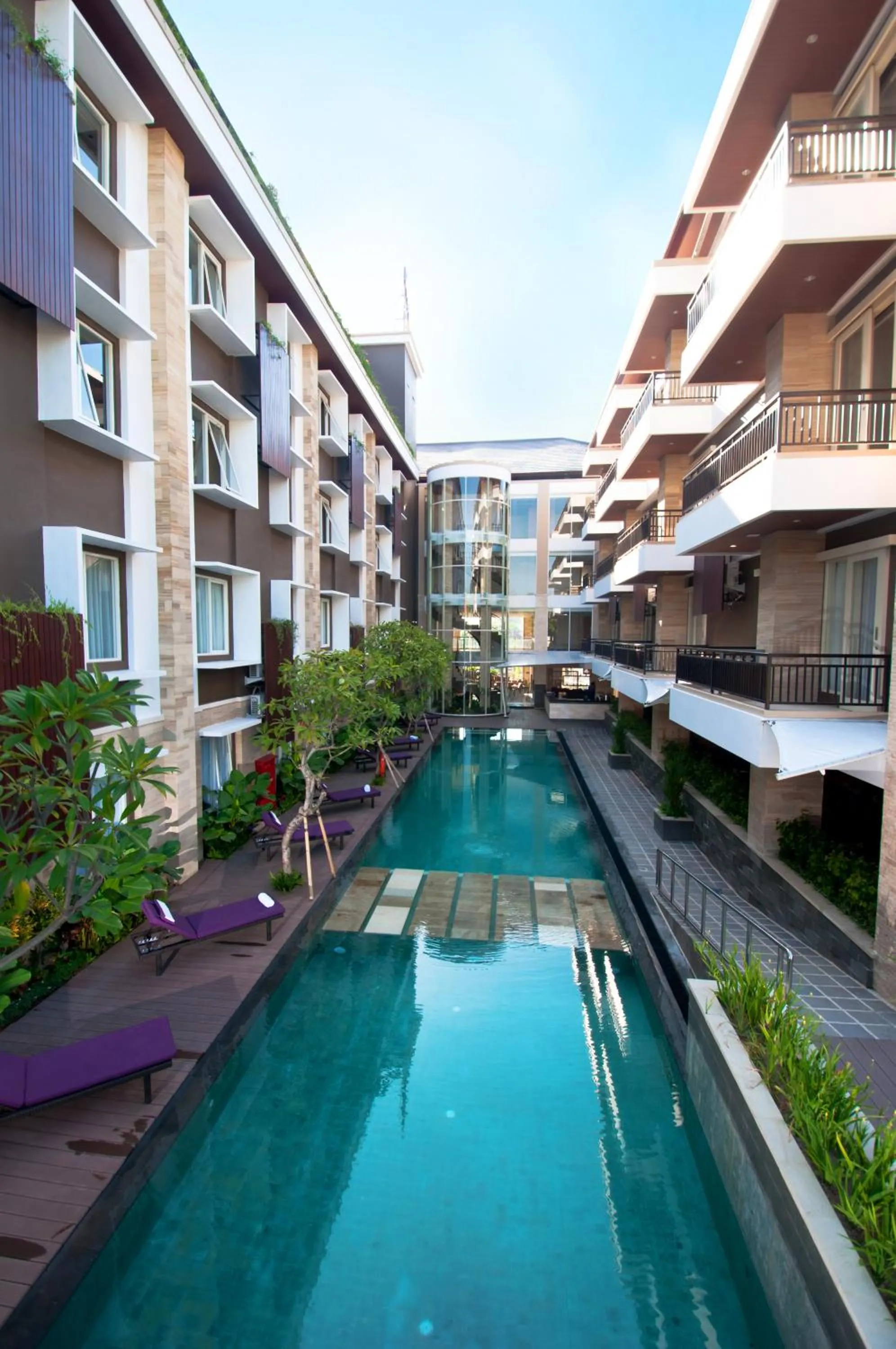 Swimming pool in Quest San Denpasar by ASTON