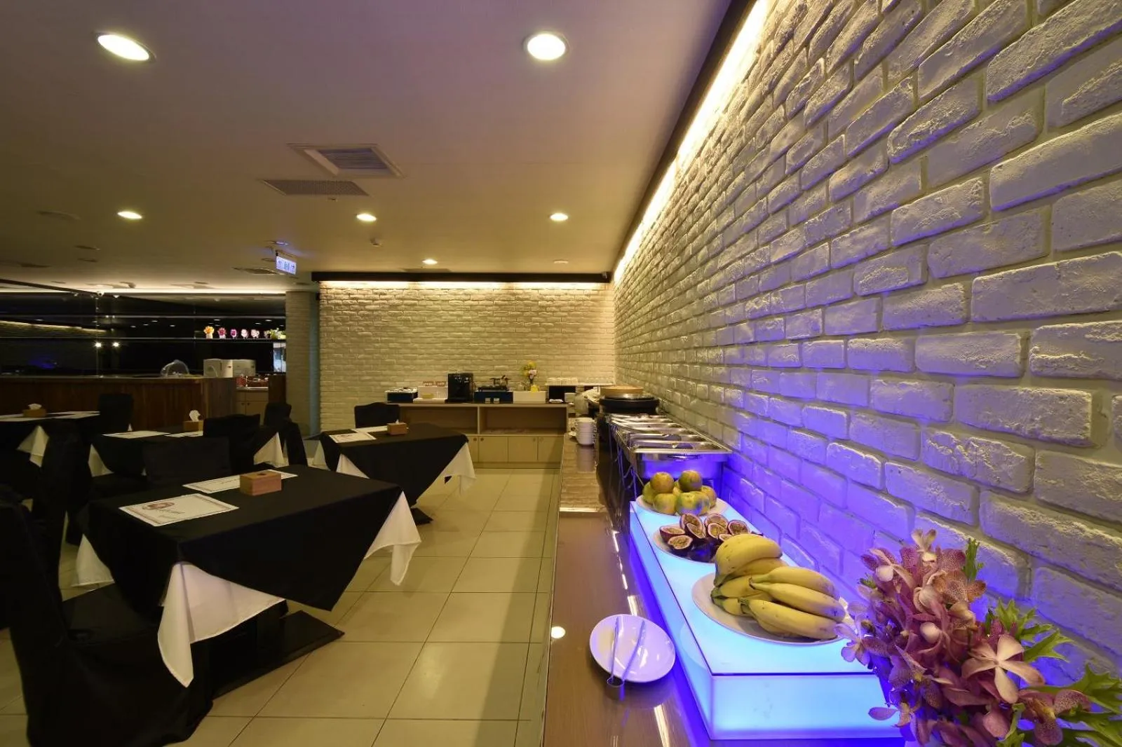 Buffet breakfast in A casa Hotel