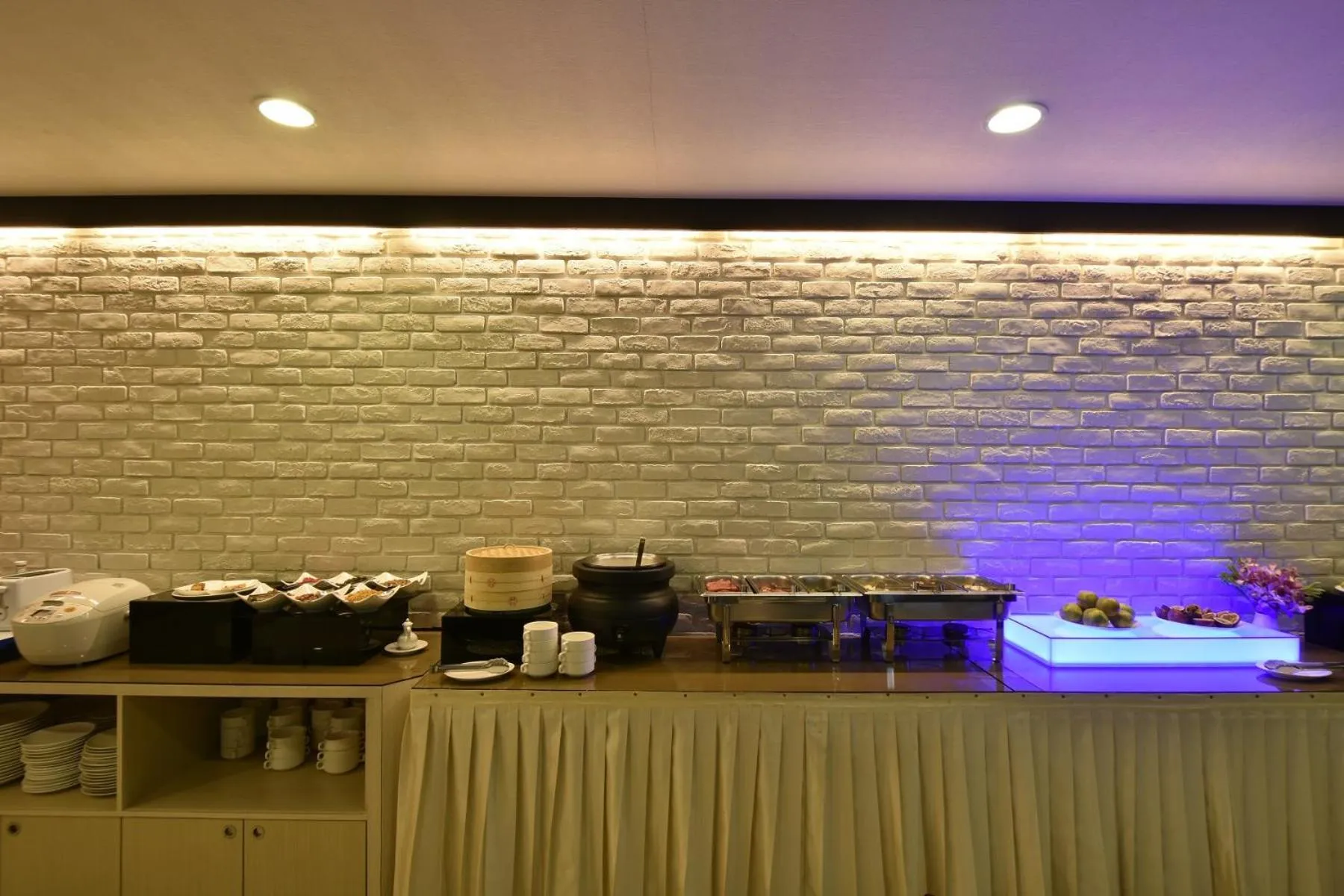 Buffet breakfast in A casa Hotel