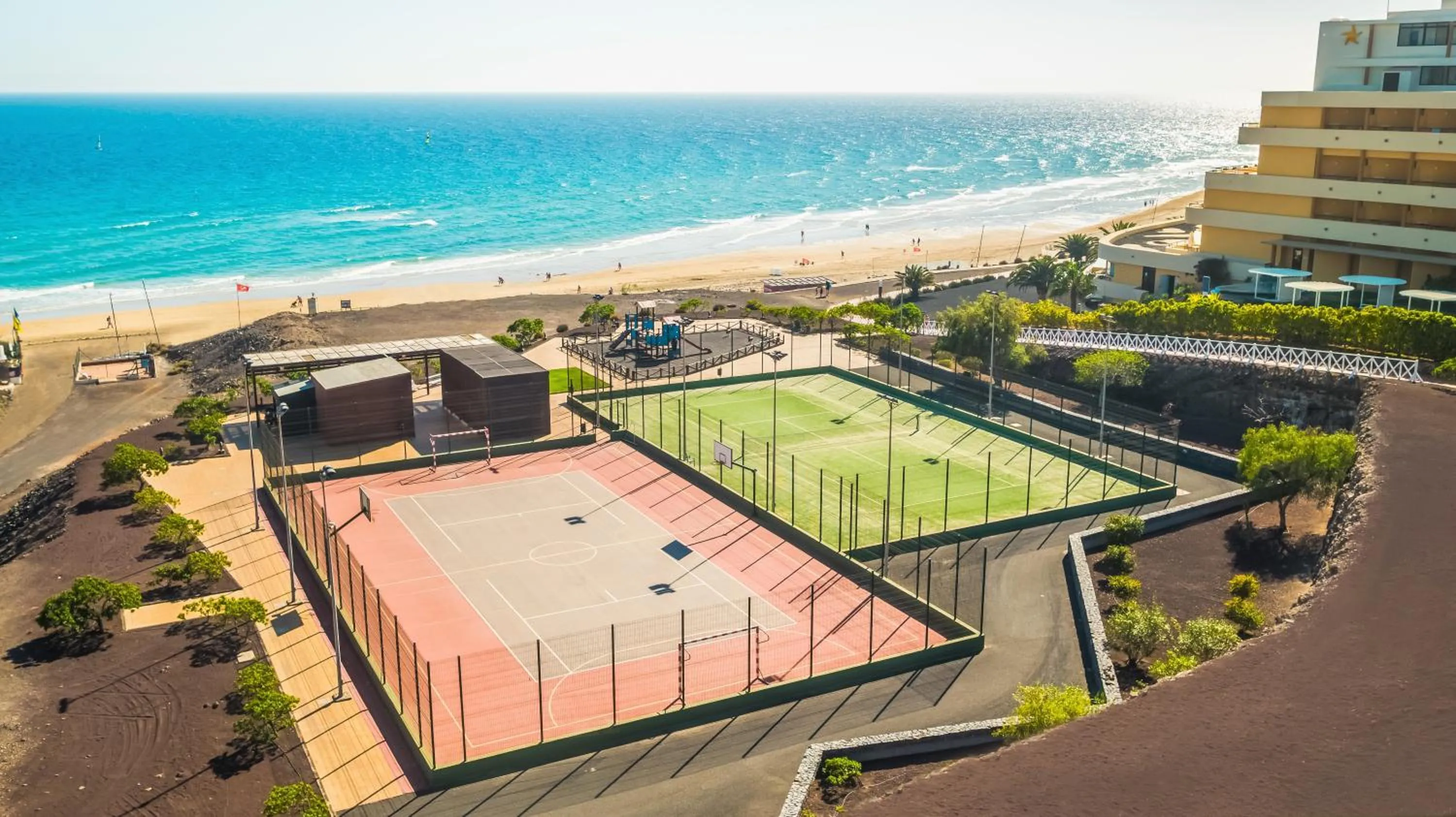 Tennis court in Iberostar Waves Playa Gaviotas All Inclusive