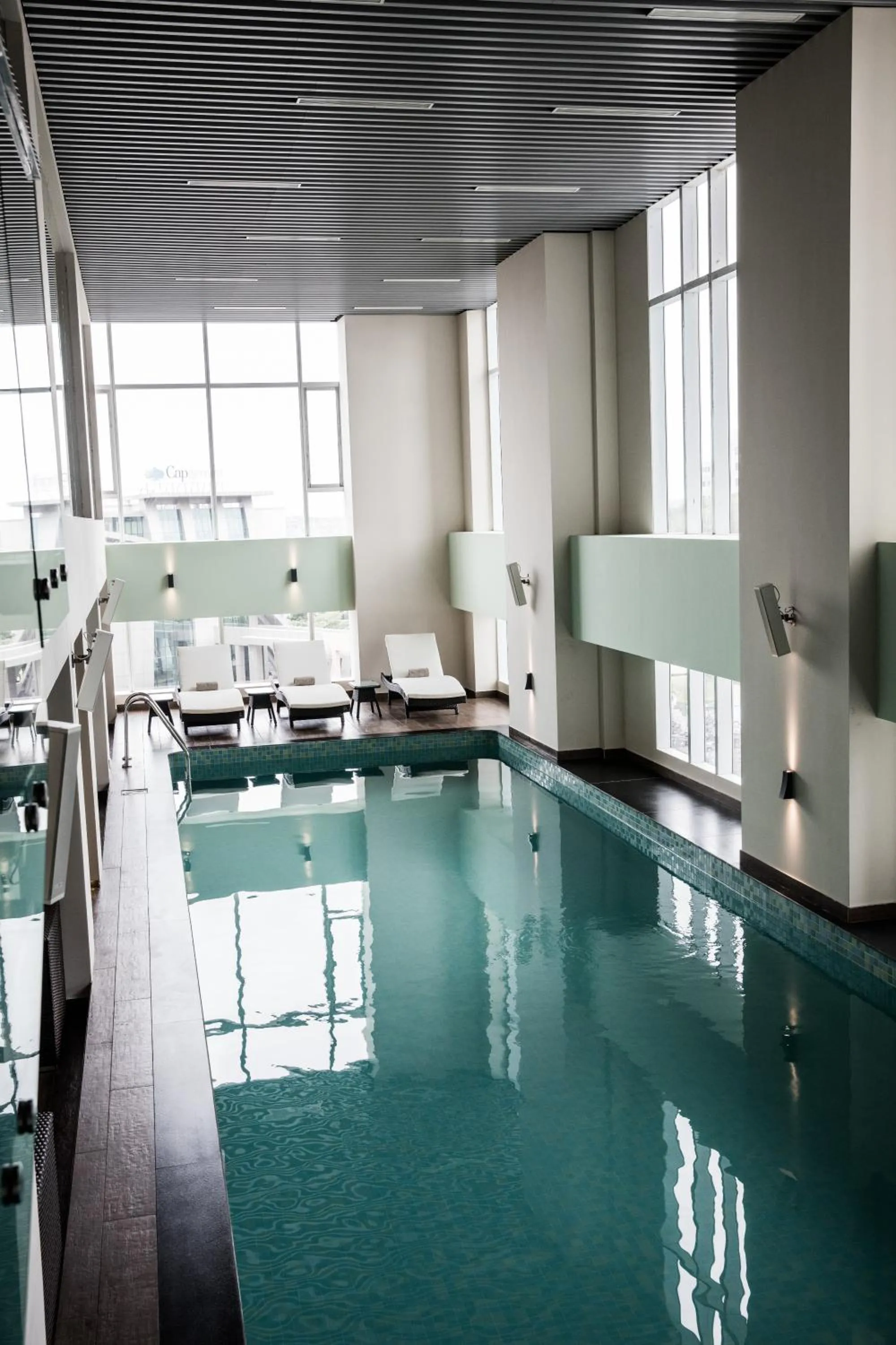 Swimming pool in Oakwood Residence Kapil Hyderabad