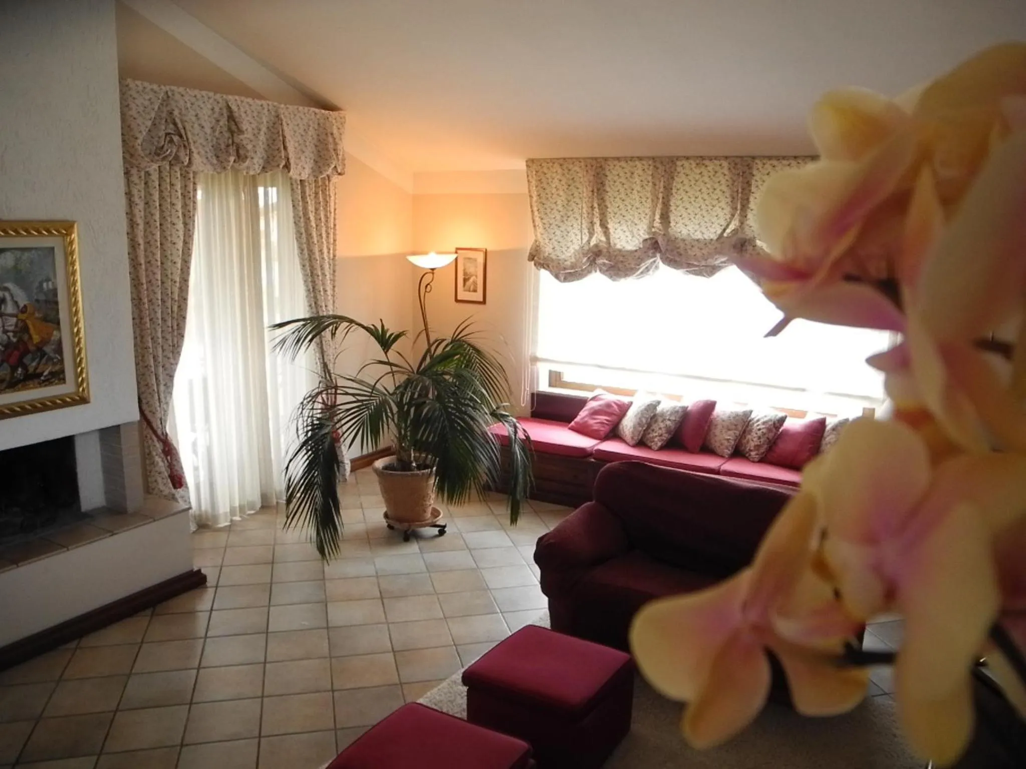 Communal lounge/ TV room in Villa Campo dei Fiori