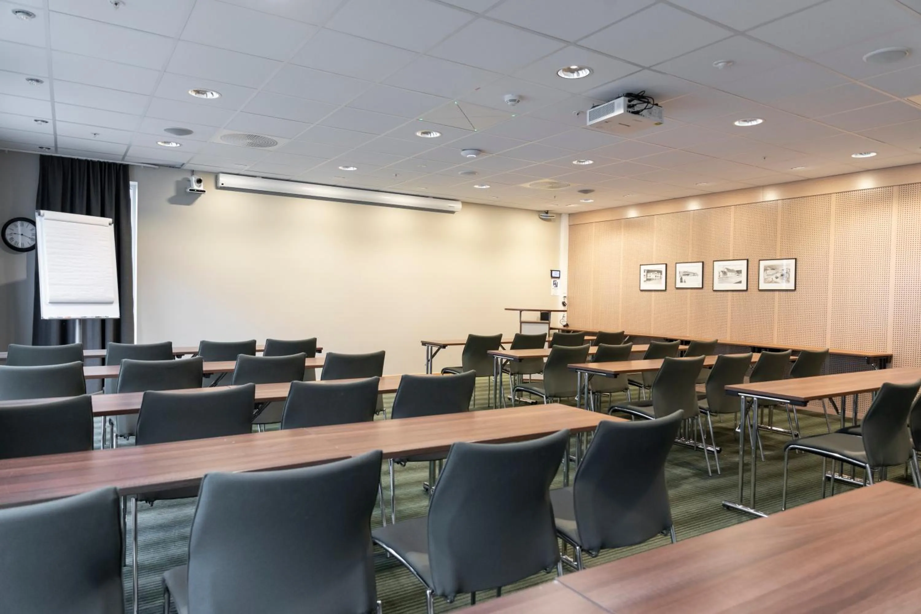 Meeting/conference room in Home Hotel Helma