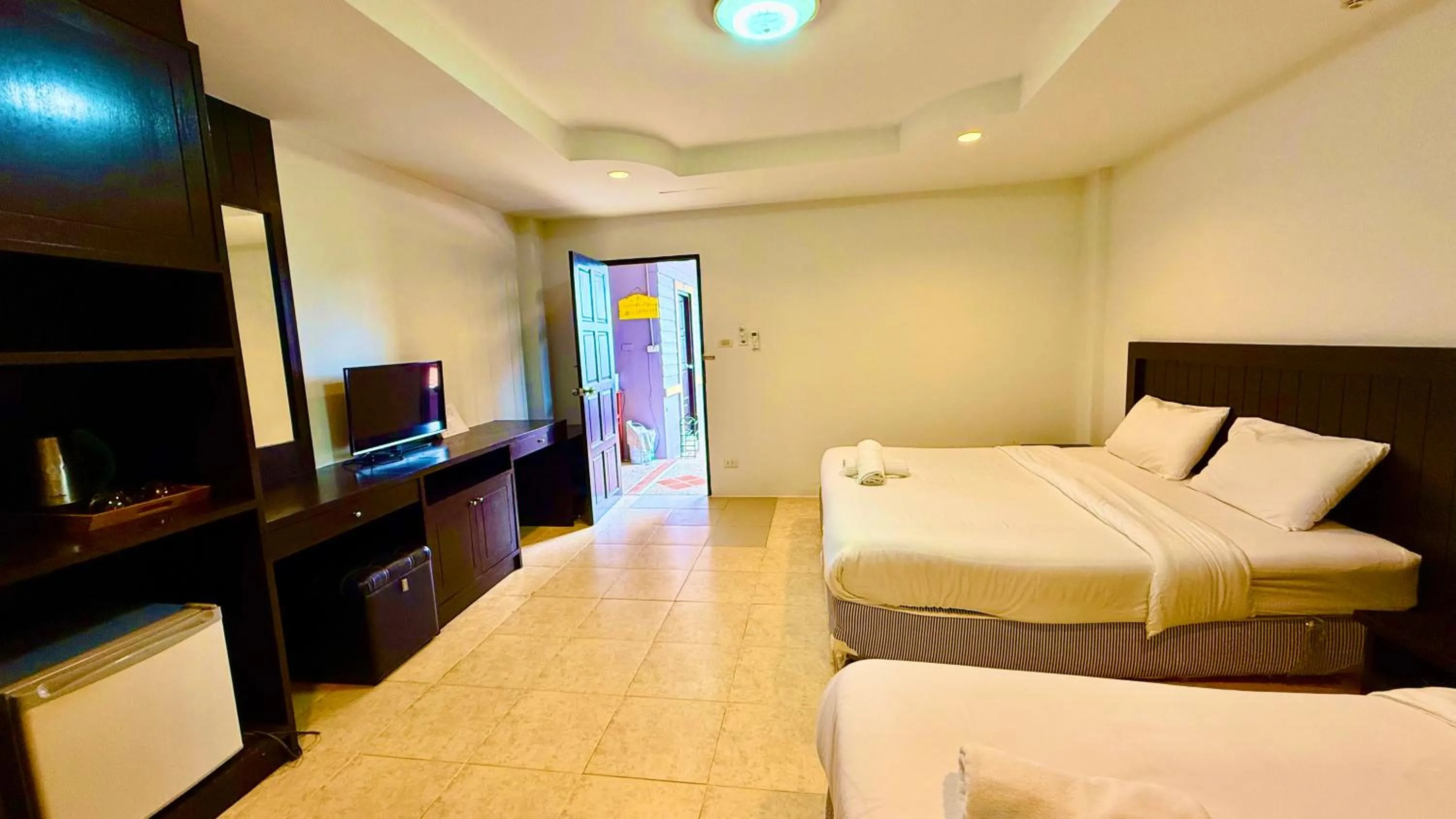 Bedroom, Bed in Hill Side Patong Hotel