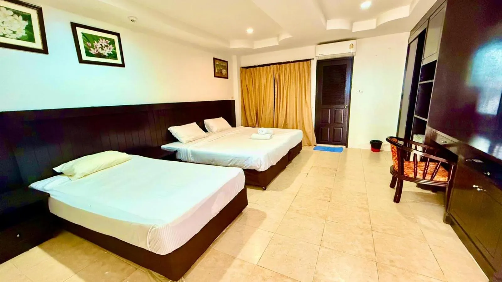 Bed in Hill Side Patong Hotel