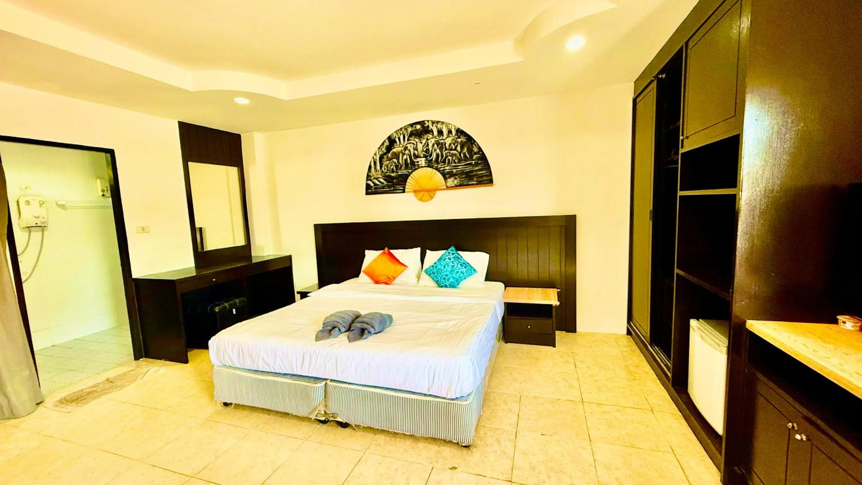 Bedroom, Bed in Hill Side Patong Hotel