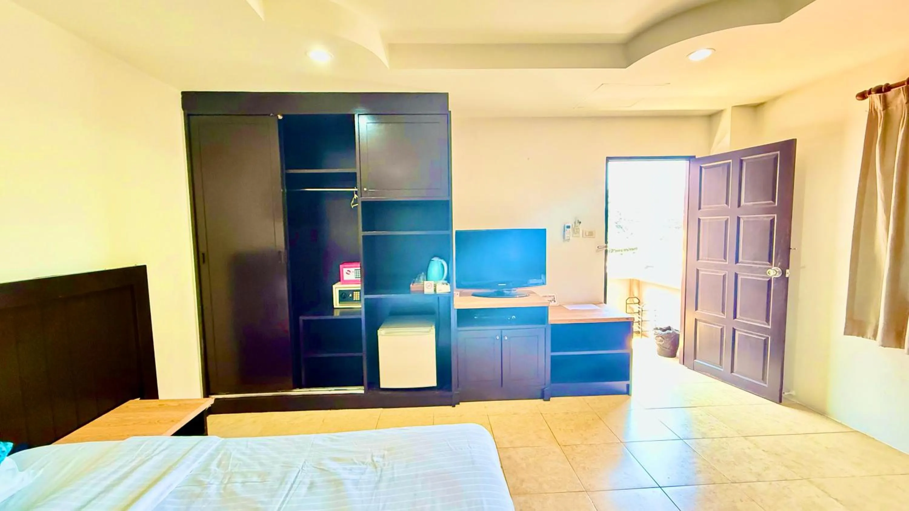 TV and multimedia, Bed in Hill Side Patong Hotel