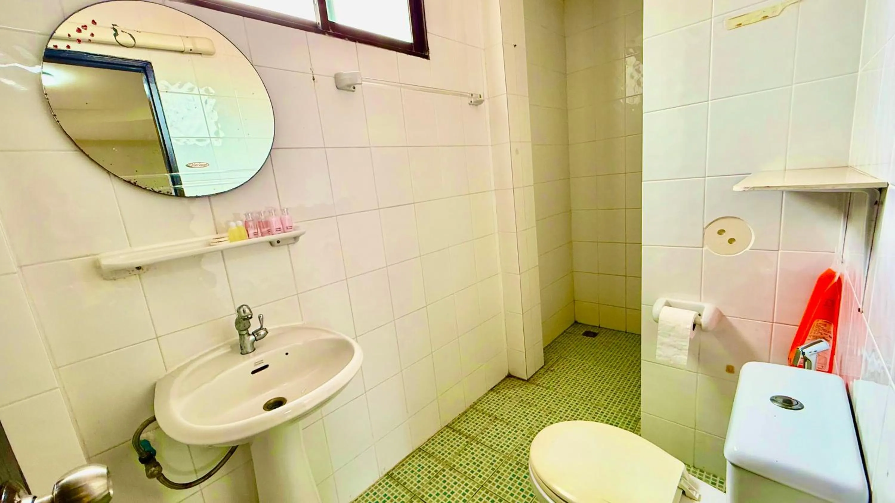 Bathroom in Hill Side Patong Hotel