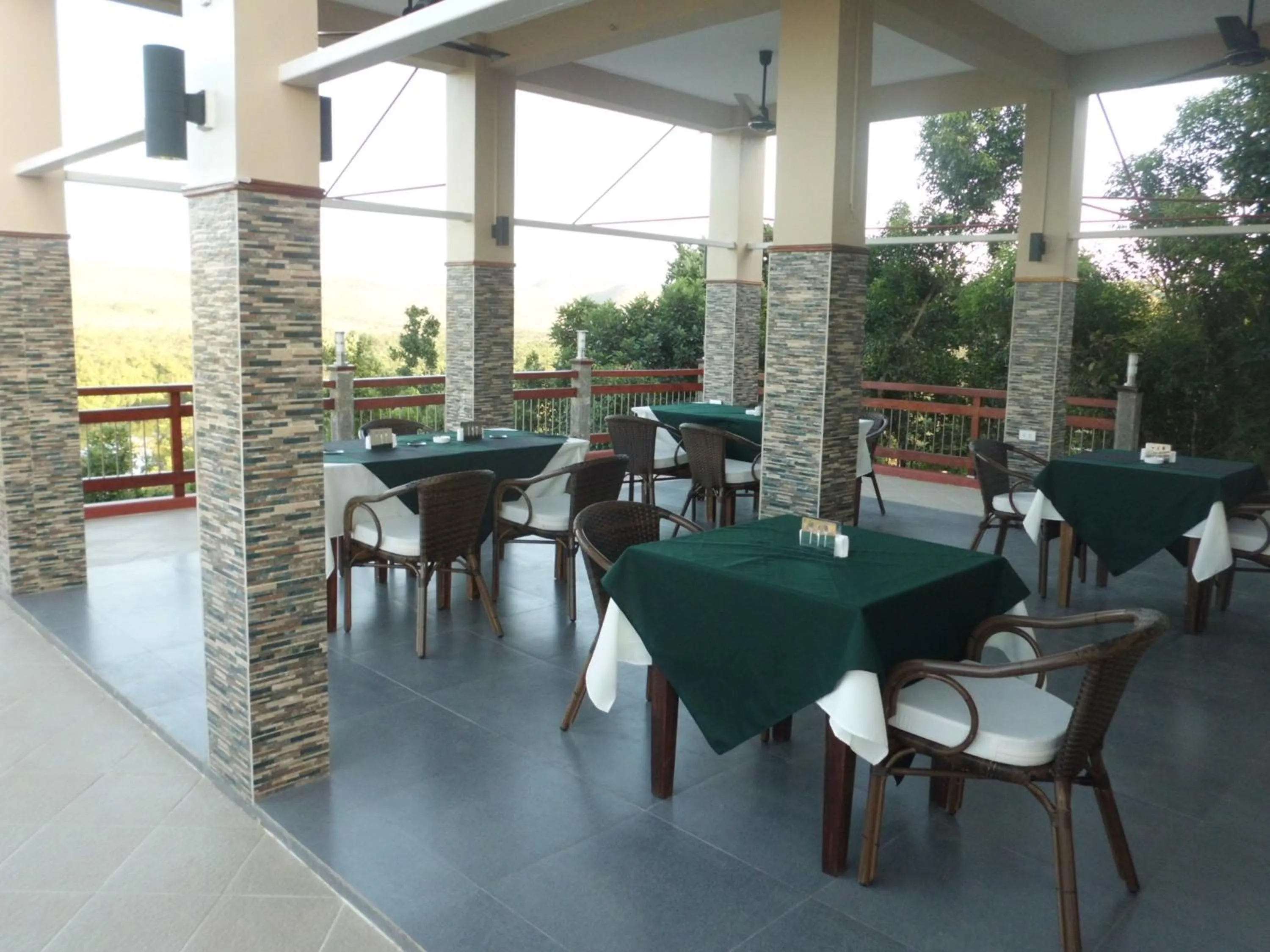 Restaurant/places to eat in The Riverhouse