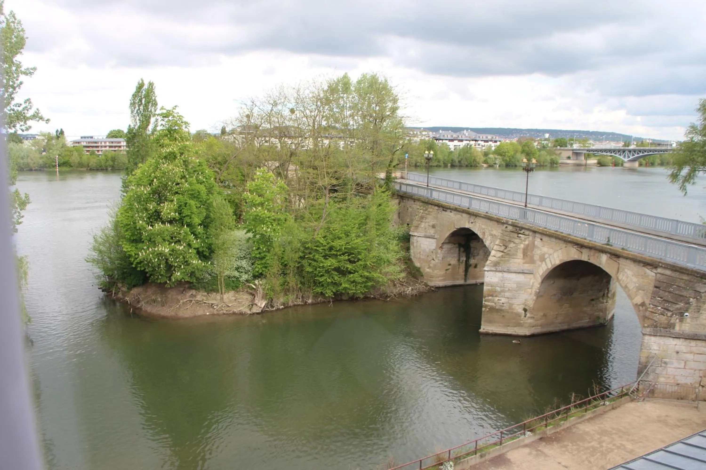 Photo of the whole room in Hôtel L'Esturgeon
