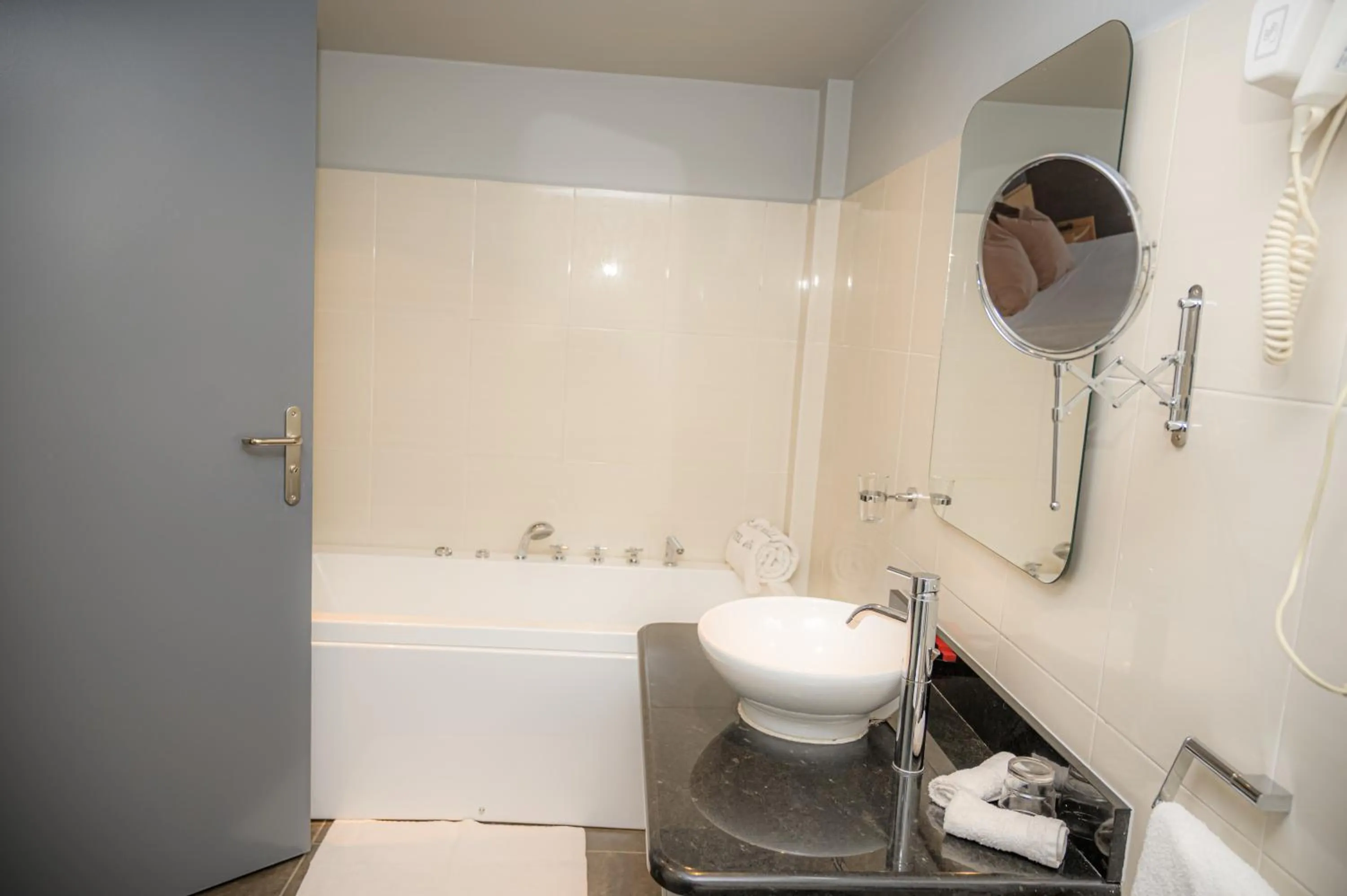 Bathroom in Le Grand Mellis Hôtel & Spa