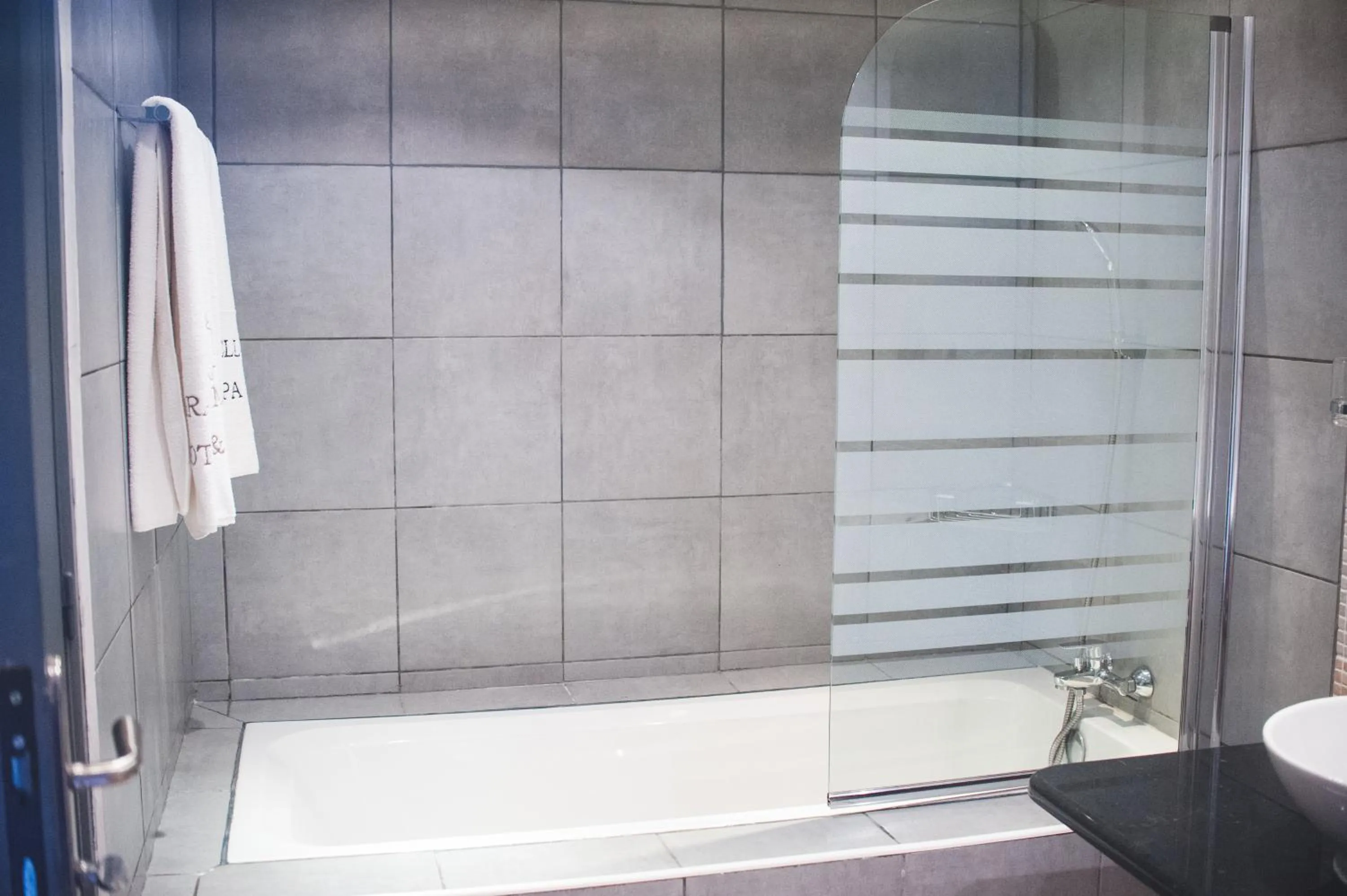 Bath in Le Grand Mellis Hôtel & Spa