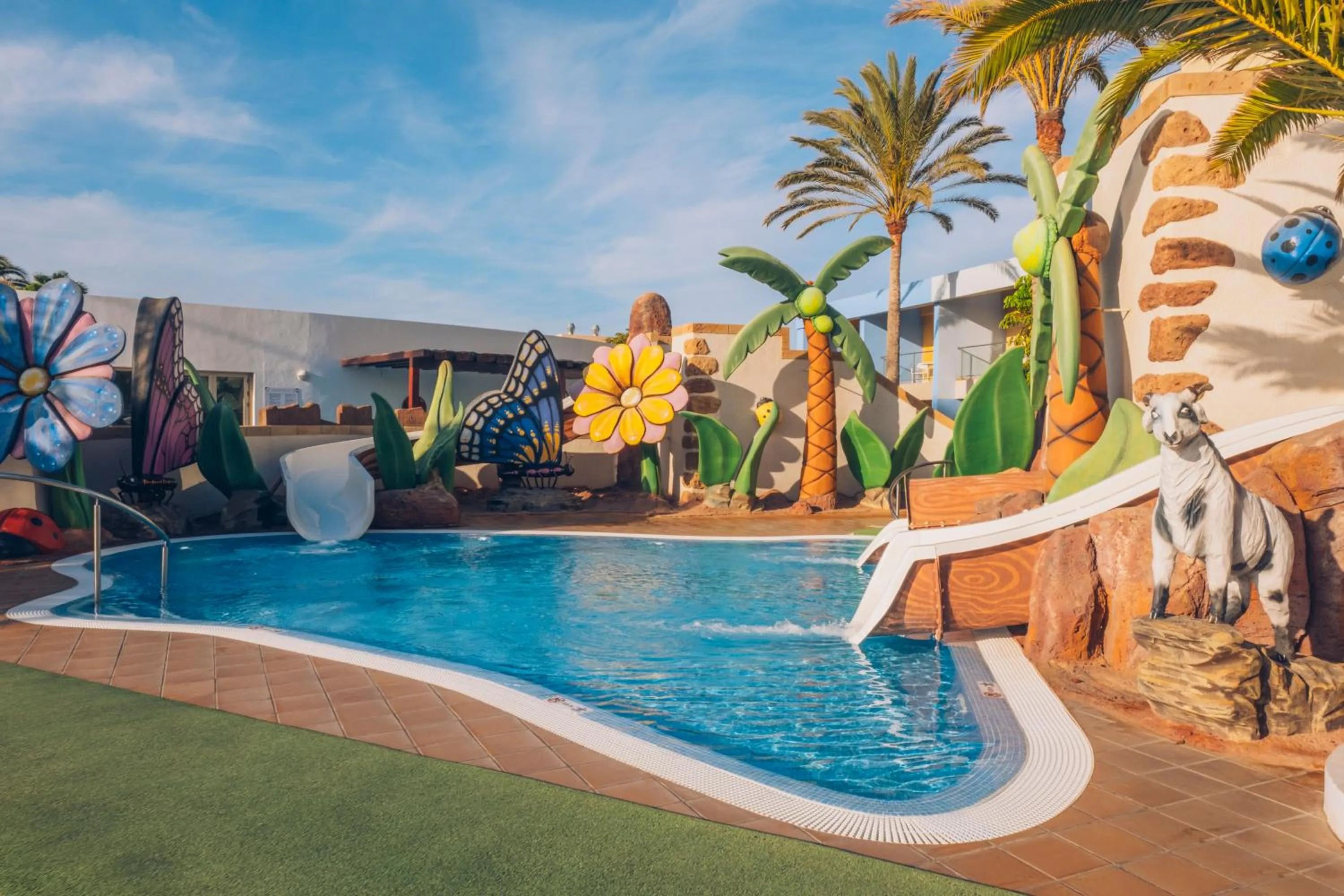 Swimming pool in Iberostar Waves Gaviotas Park