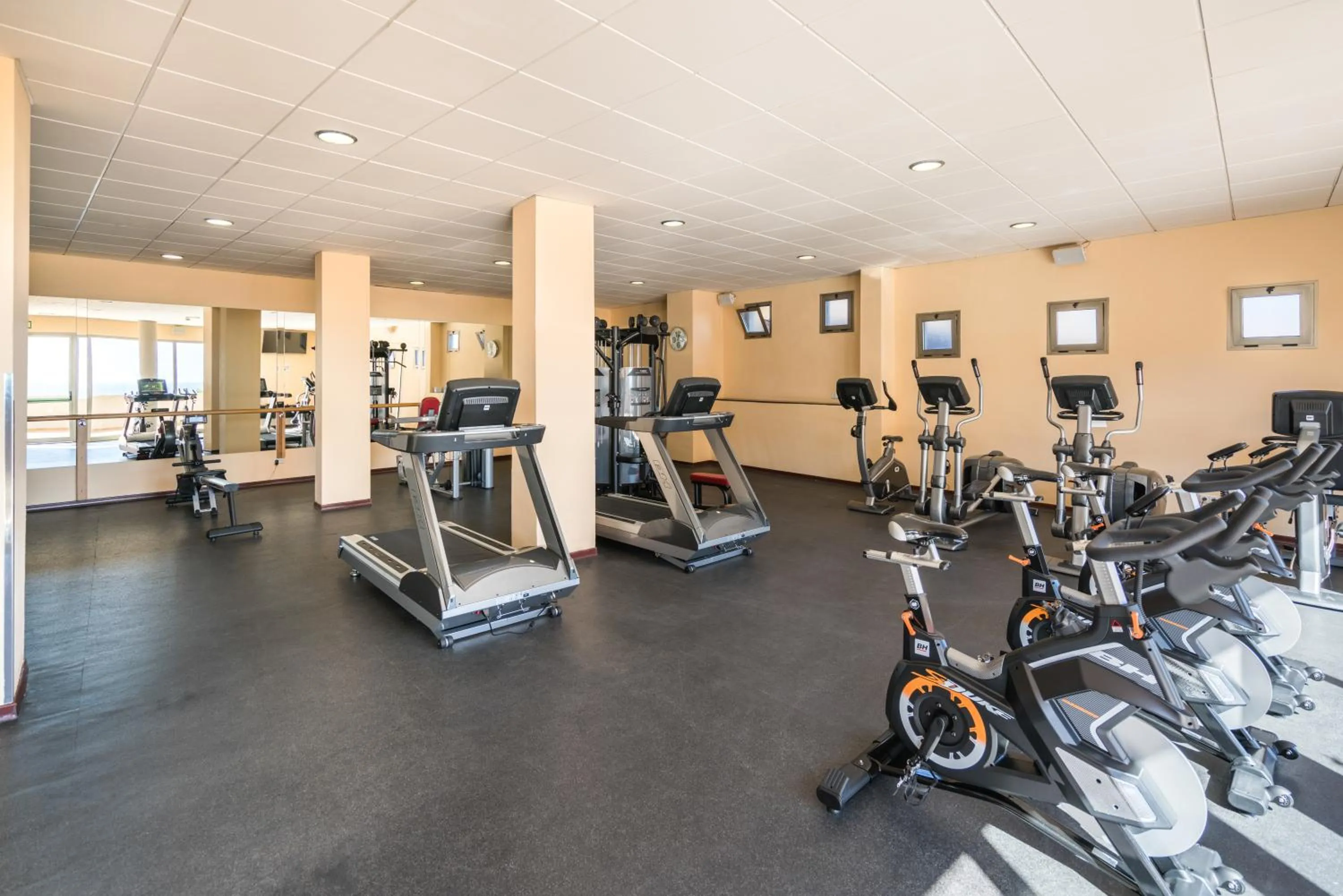 Fitness centre/facilities in Iberostar Waves Gaviotas Park