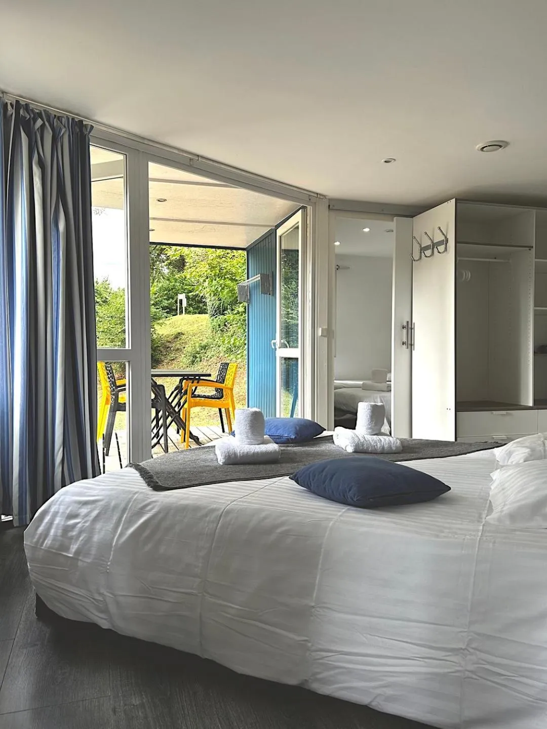 Patio, Bed in Les Chalets du Périgord