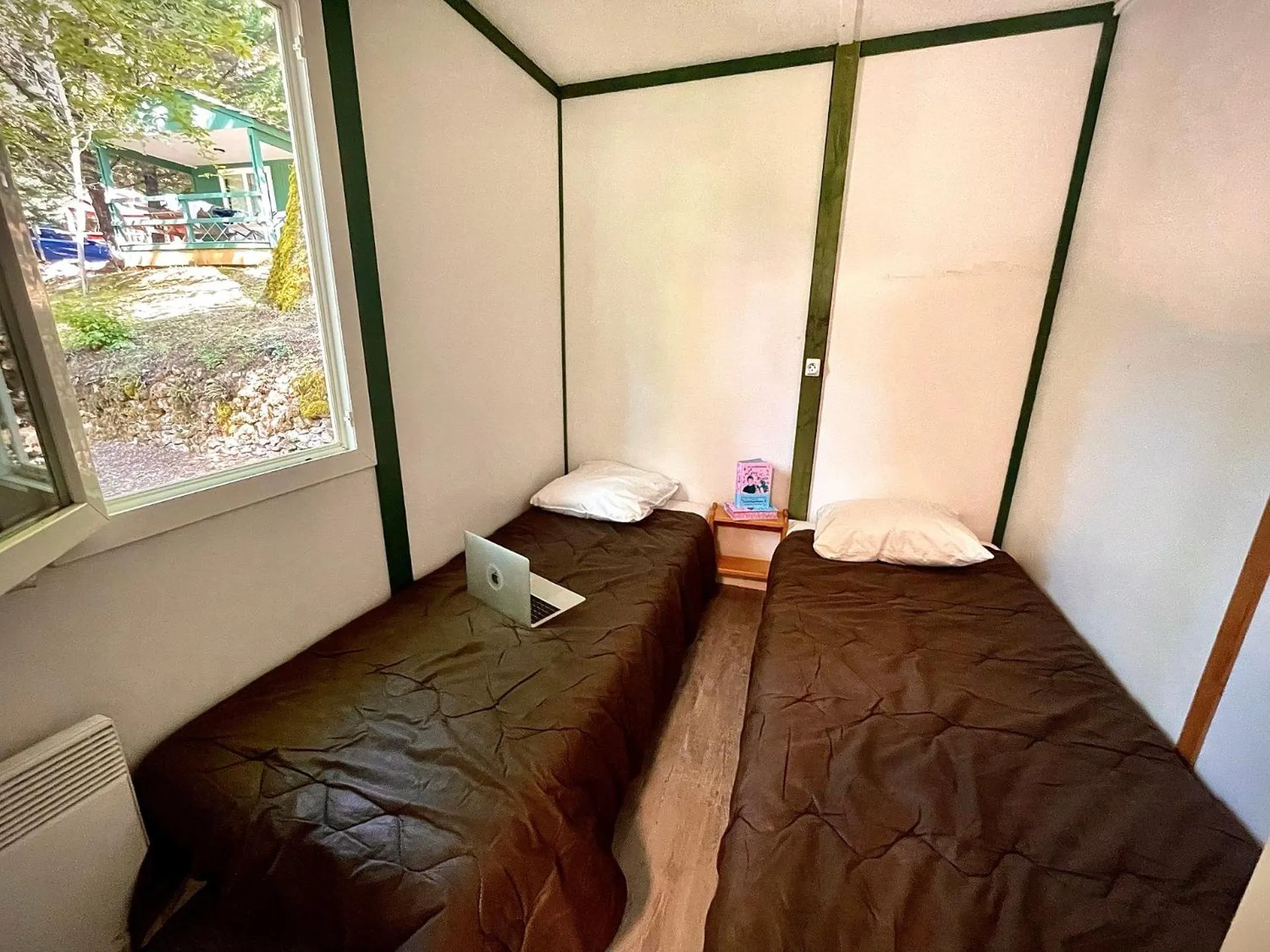 Swimming pool, Bed in Les Chalets du Périgord