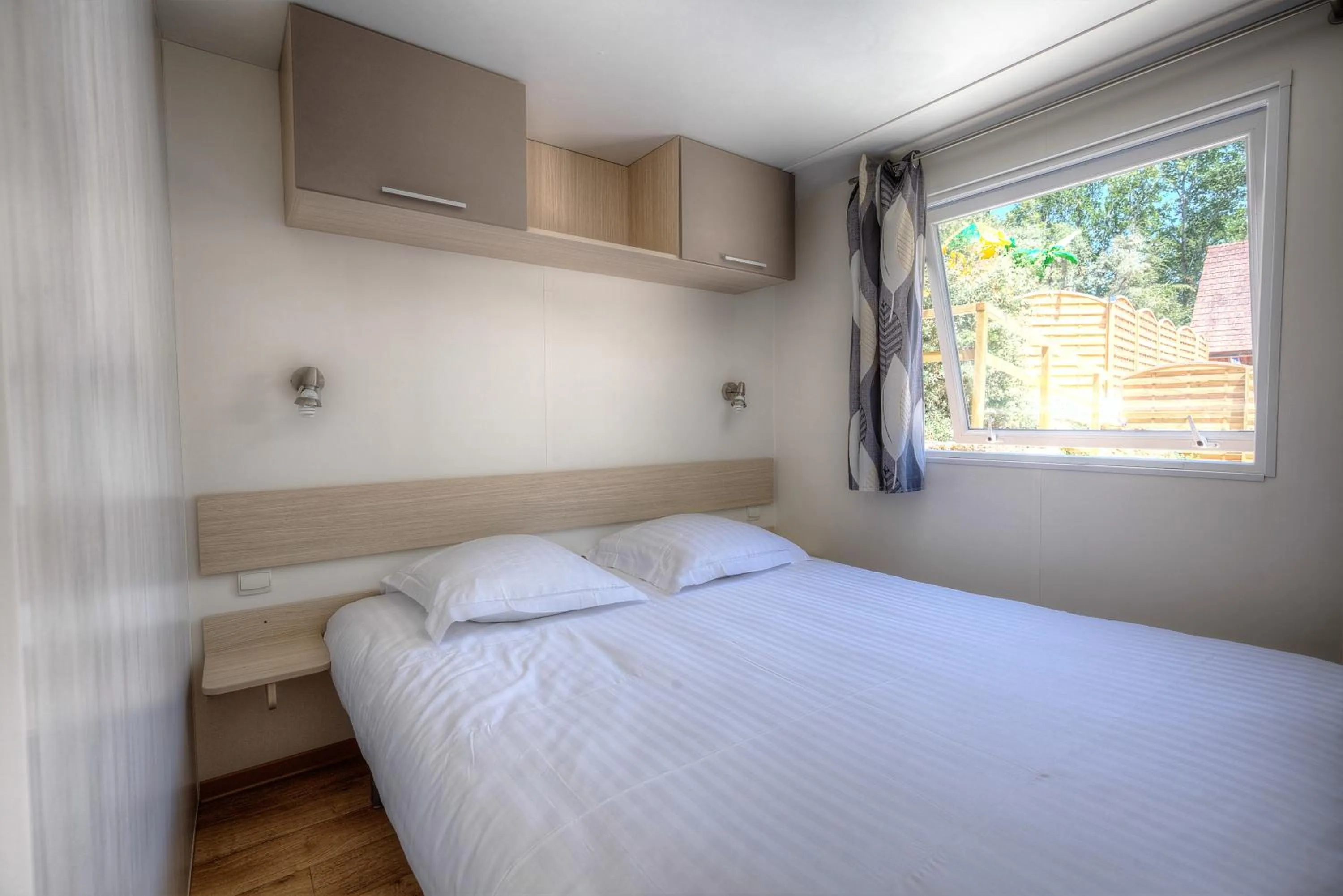 Bedroom, Bed in Les Chalets du Périgord