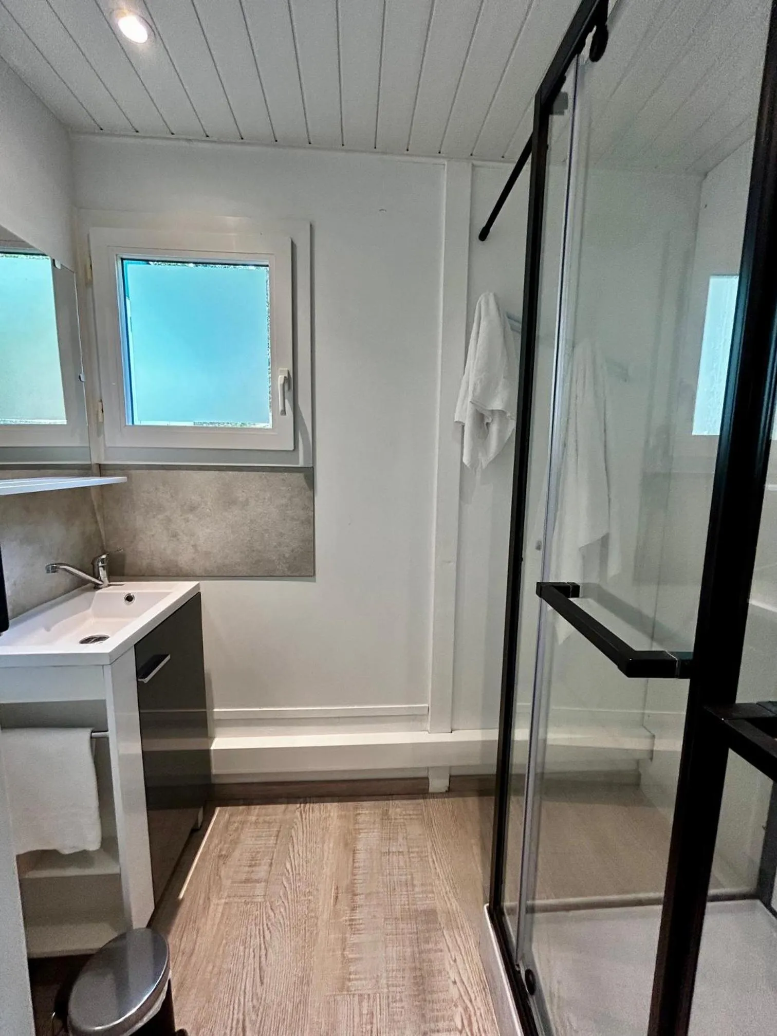 Shower in Les Chalets du Périgord