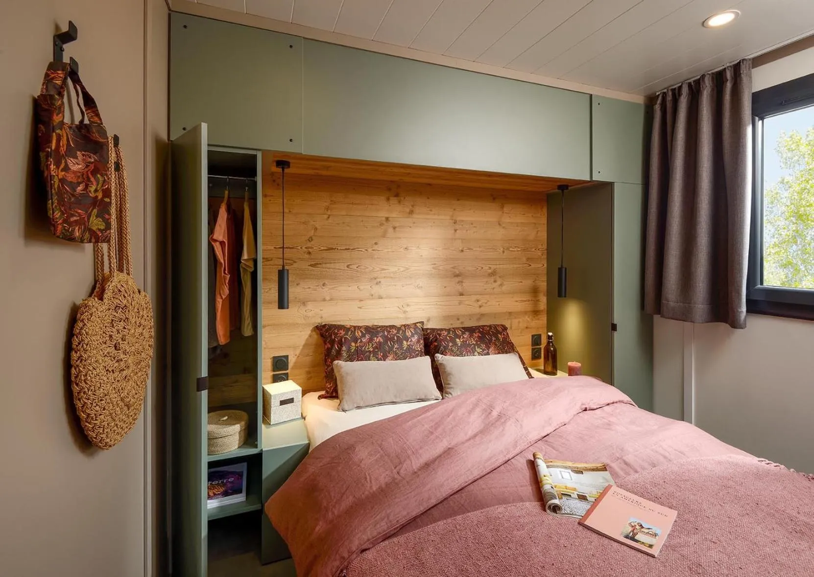 Photo of the whole room, Bed in Les Chalets du Périgord