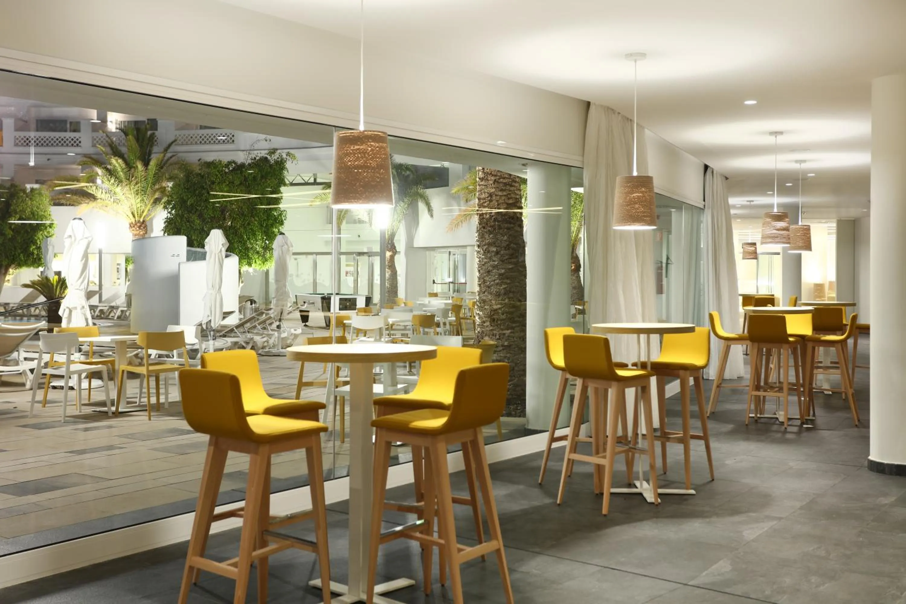 Lounge or bar in Iberostar Selection Lanzarote Park