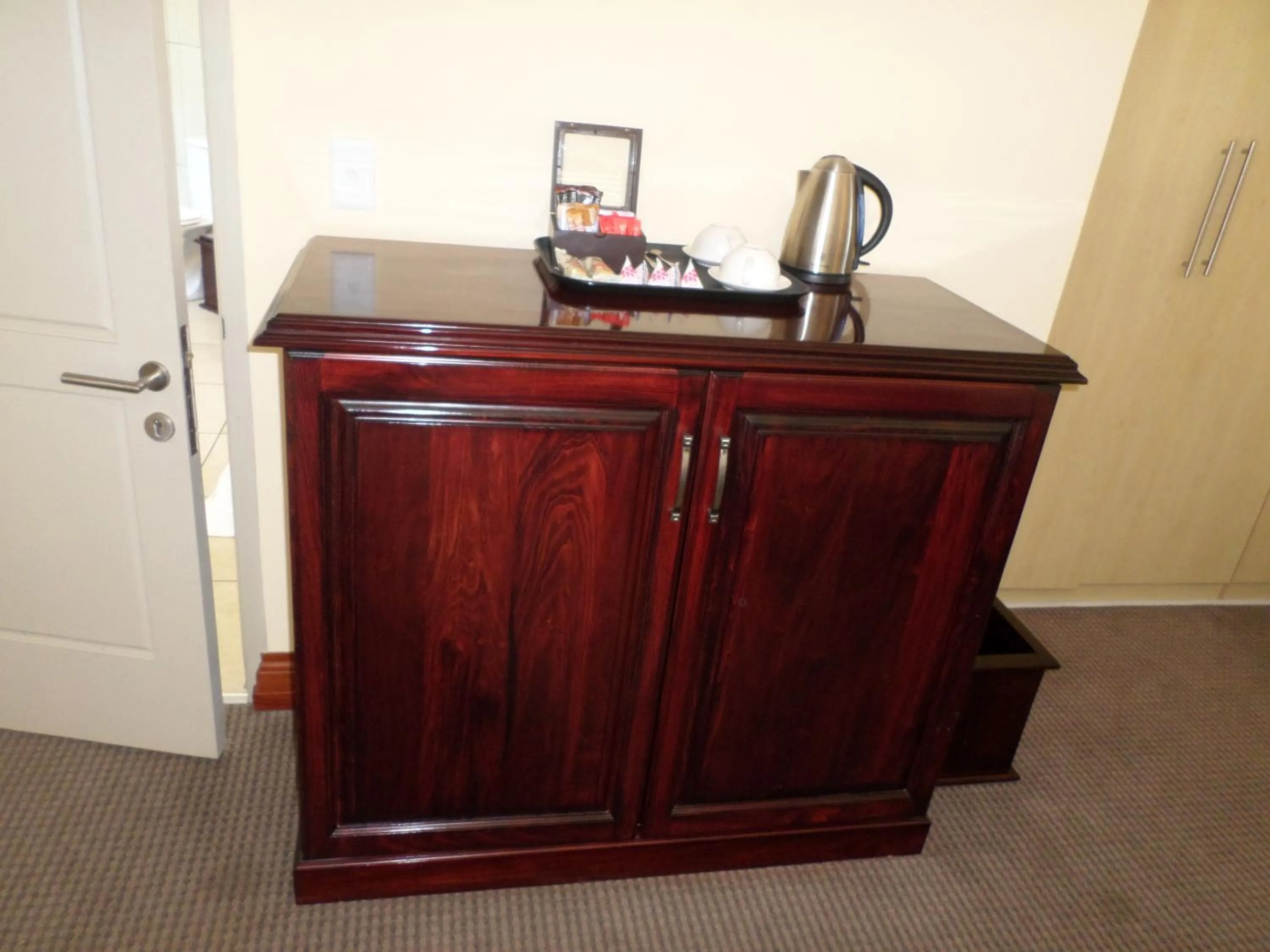 Coffee/tea facilities in The Links Guest House