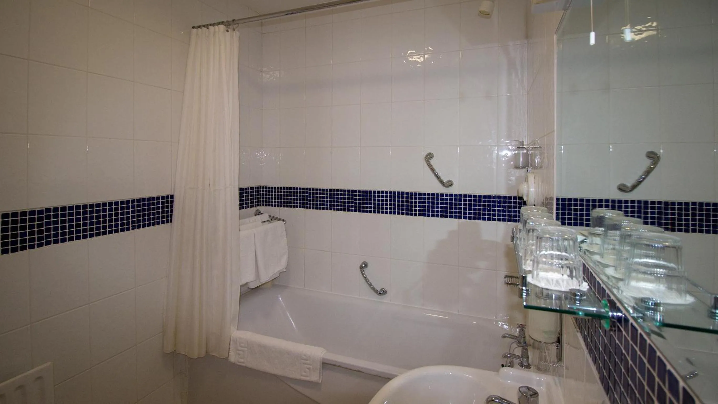 Bathroom in Óstán Oileán Acla