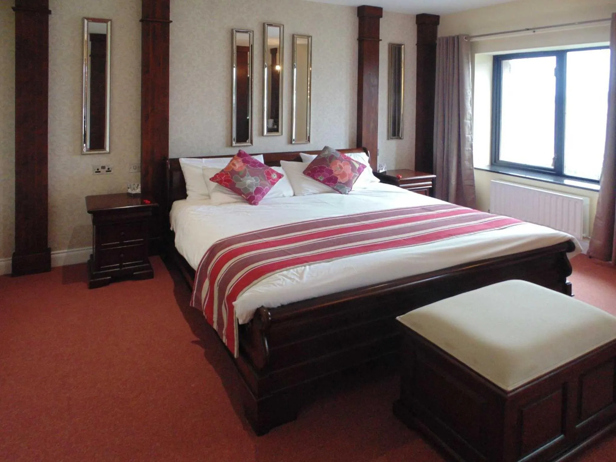 Bed in Óstán Oileán Acla