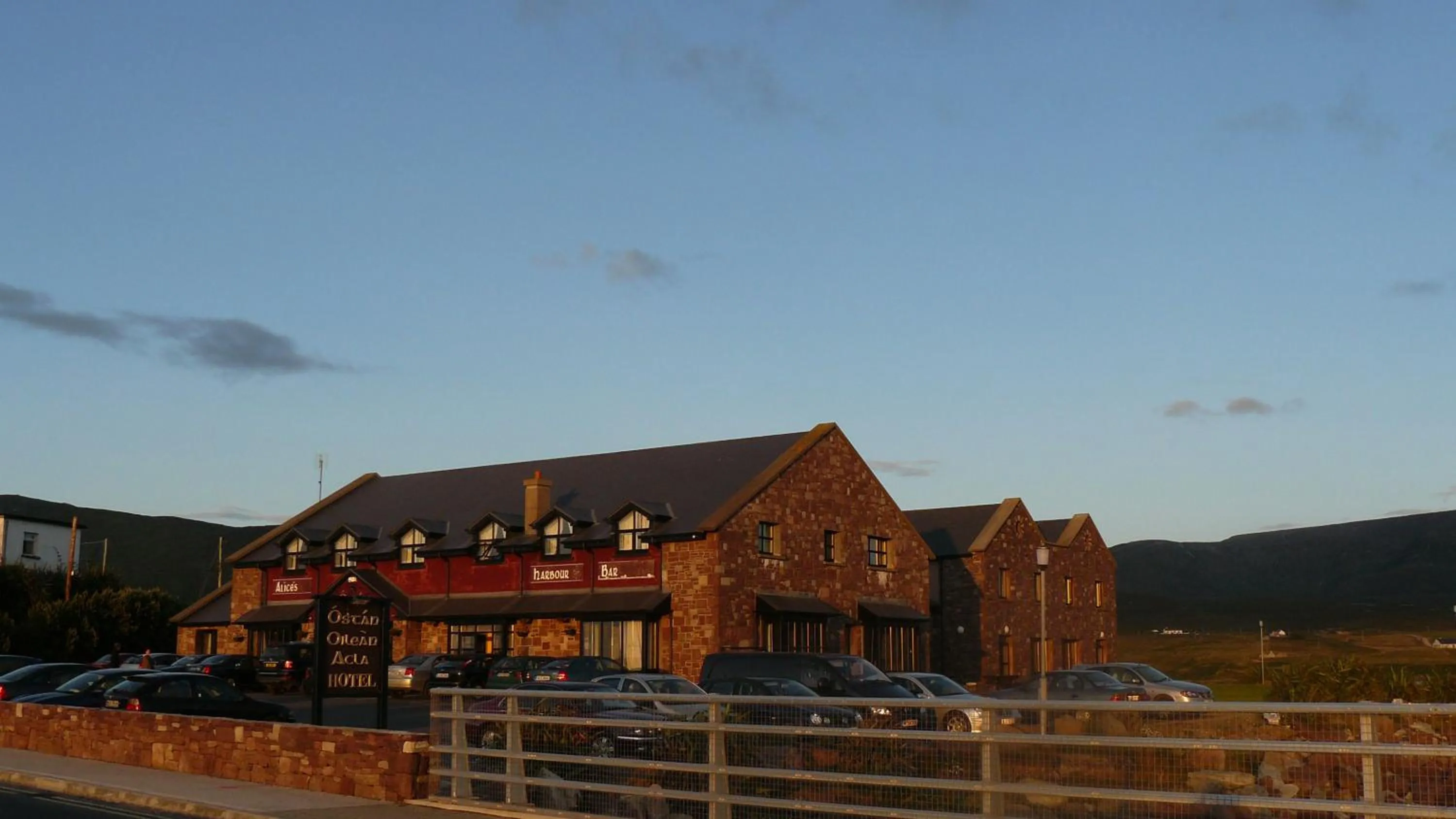 Facade/entrance in Óstán Oileán Acla