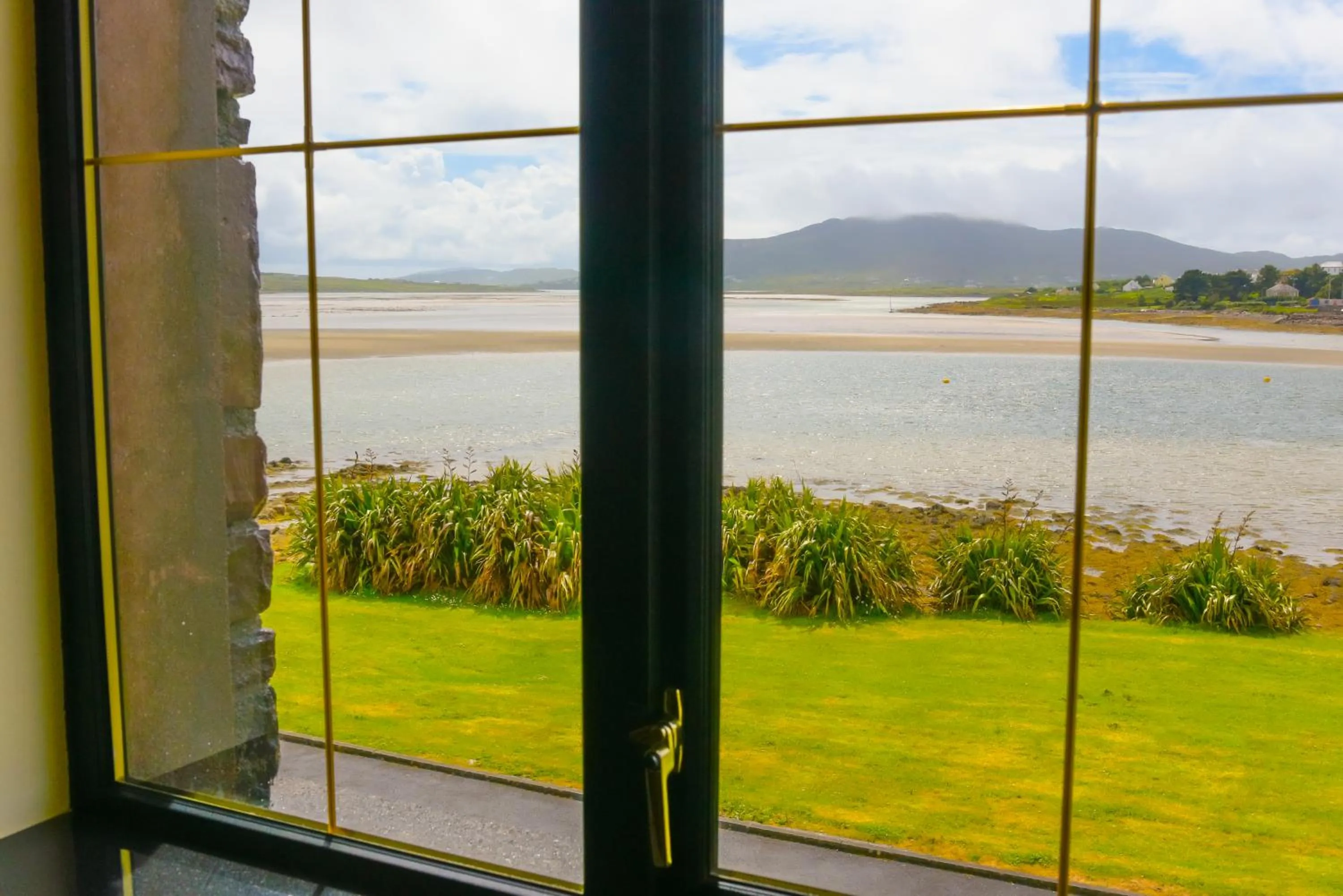 Sea view in Óstán Oileán Acla