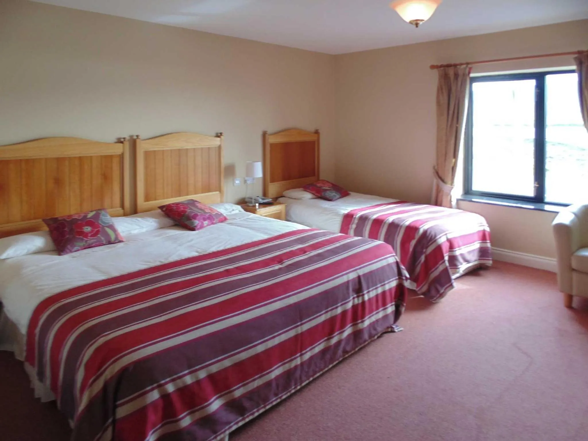 Bed in Óstán Oileán Acla