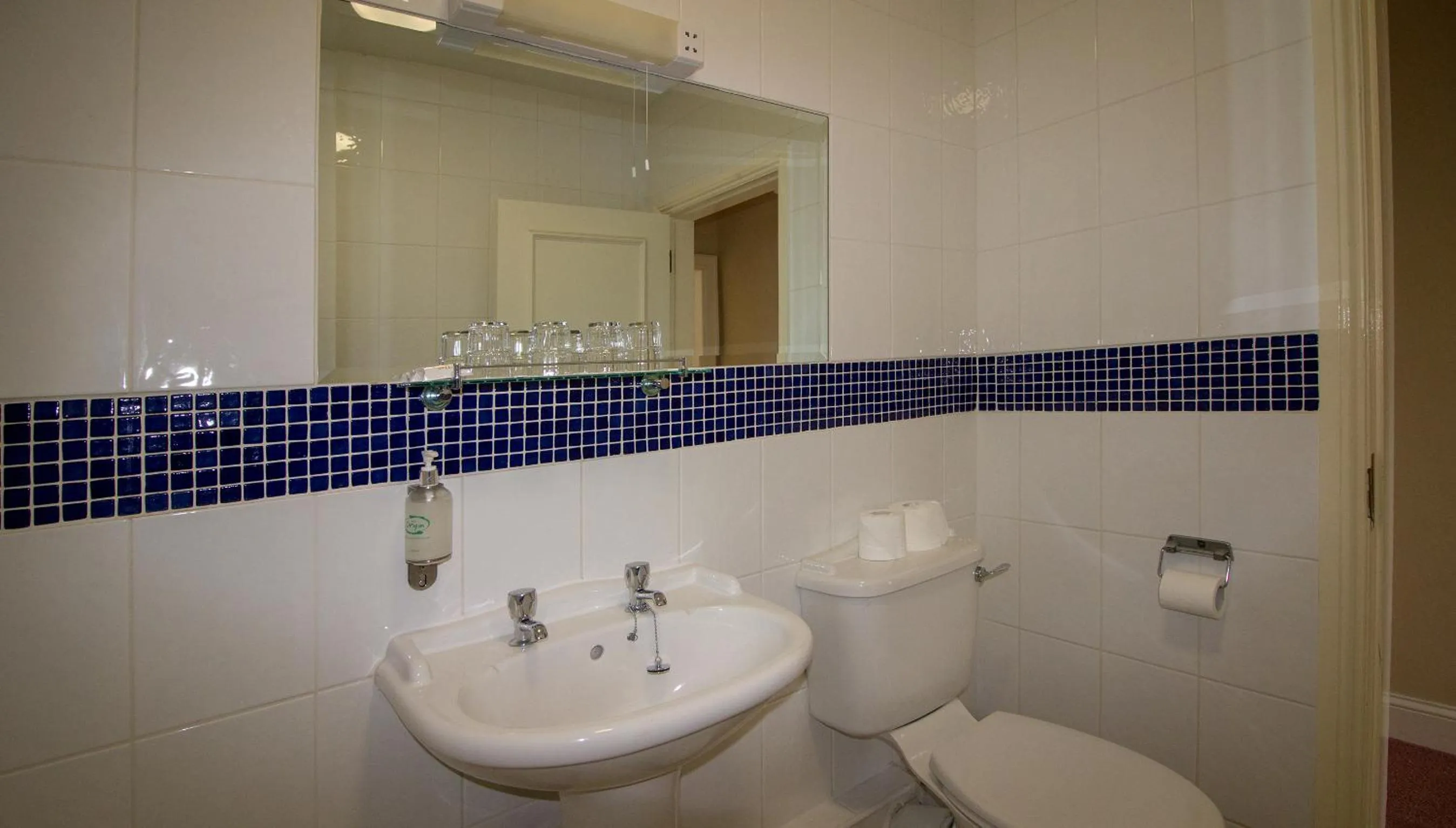 Bathroom in Óstán Oileán Acla