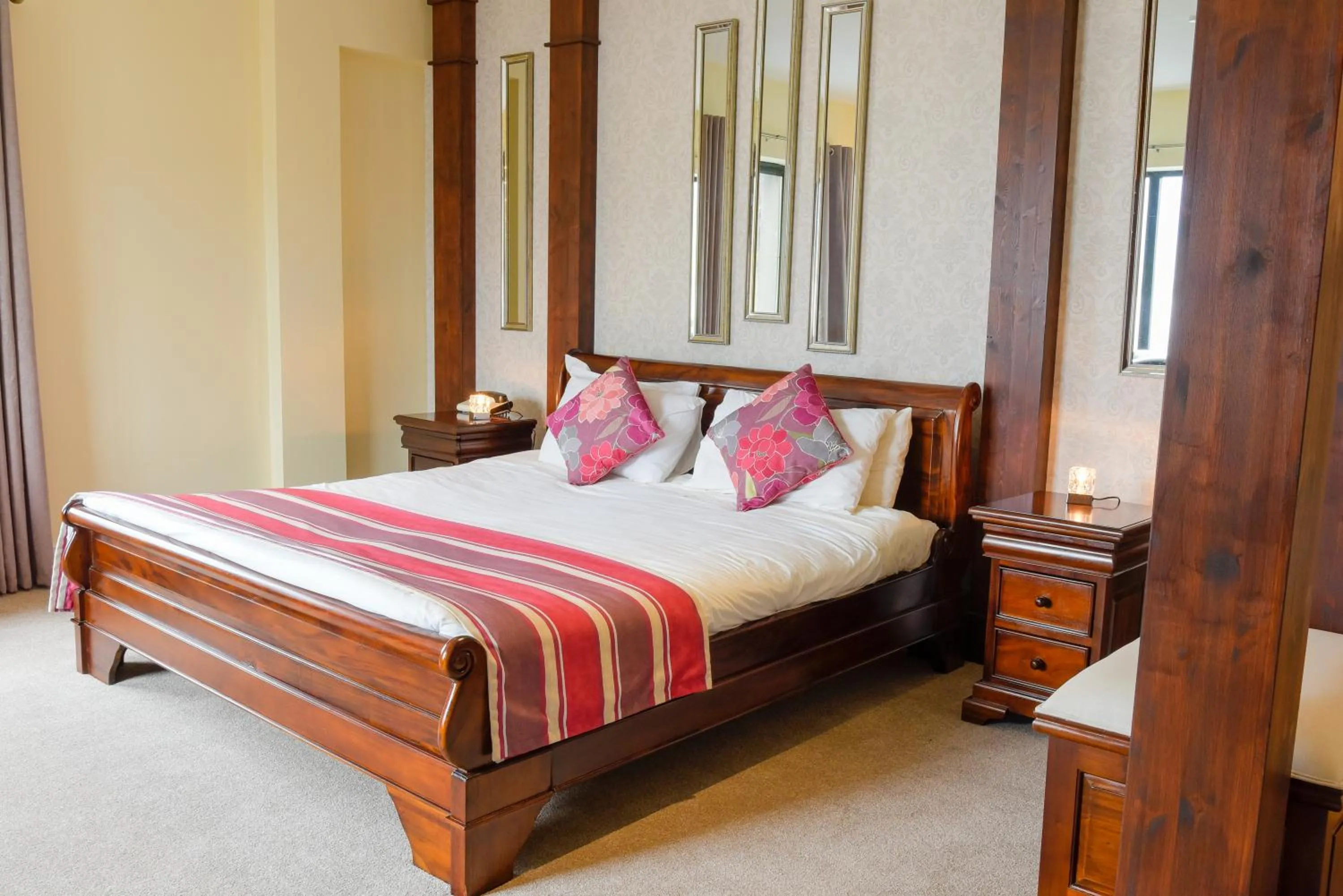 Bed in Óstán Oileán Acla