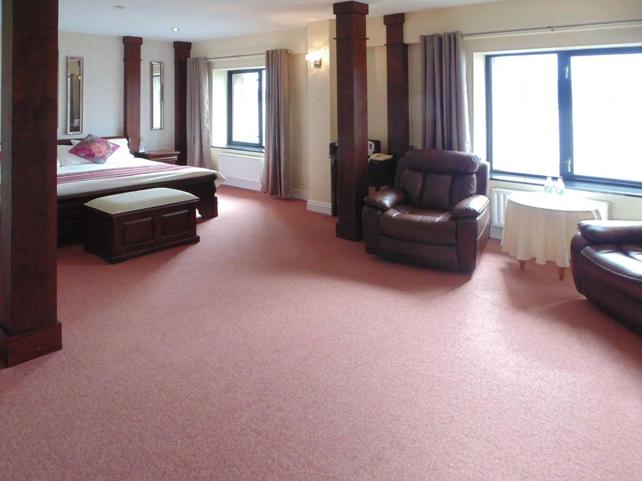 Photo of the whole room, Bed in Óstán Oileán Acla