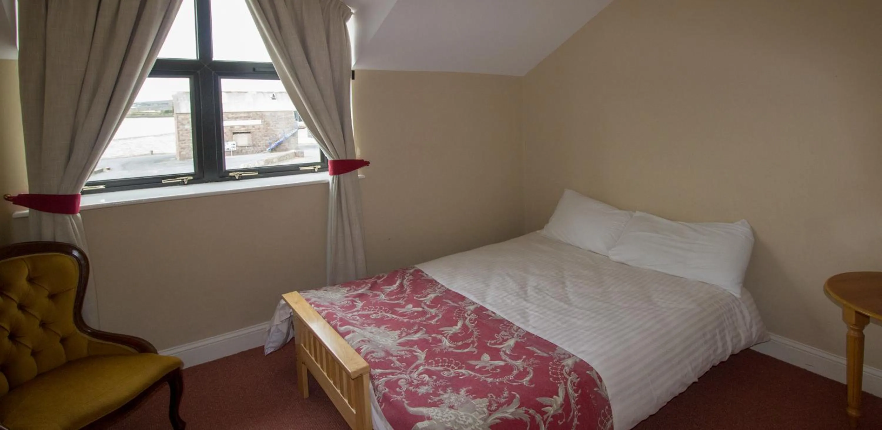 Bedroom, Bed in Óstán Oileán Acla