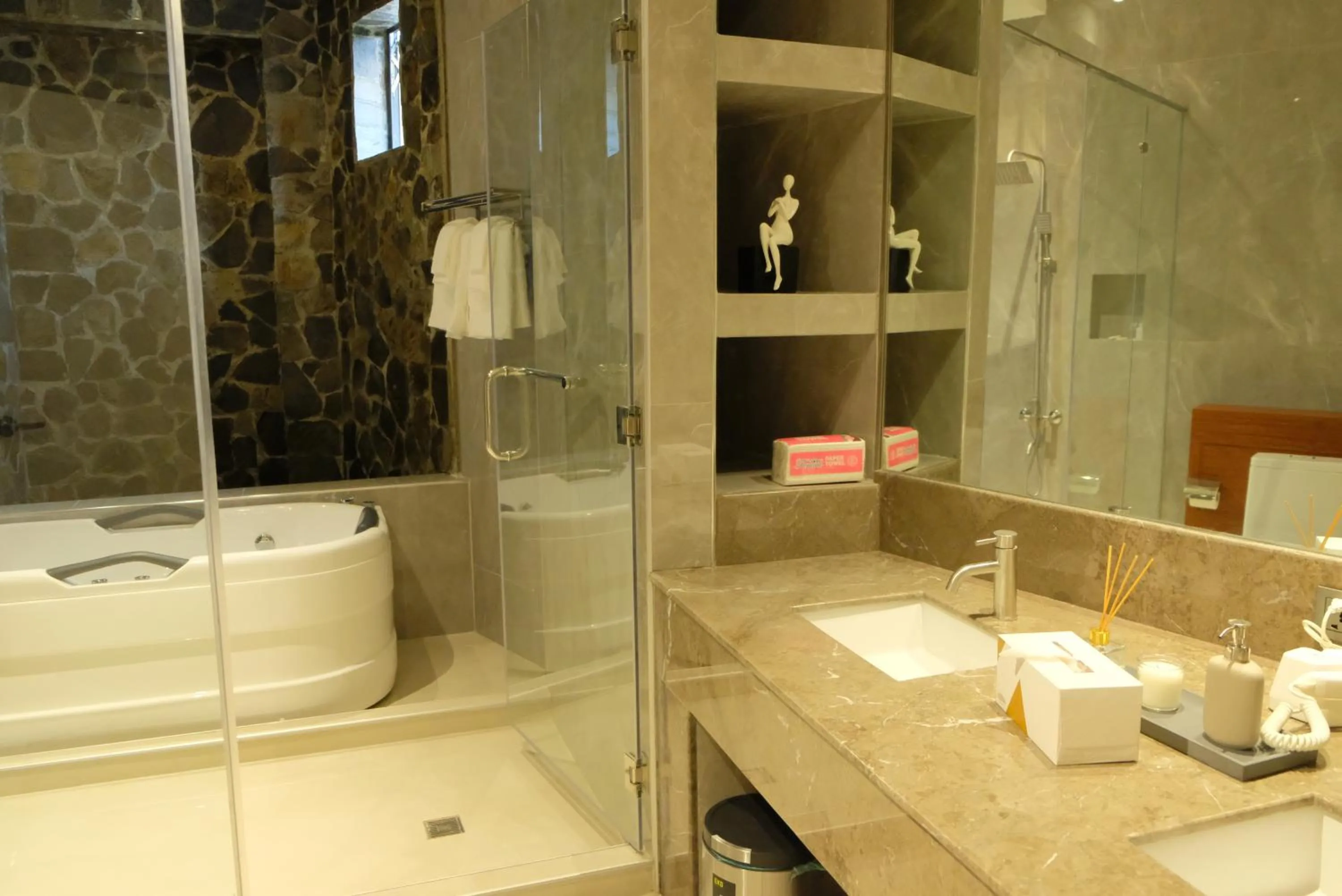 Bathroom in Villa Isabel Hotel