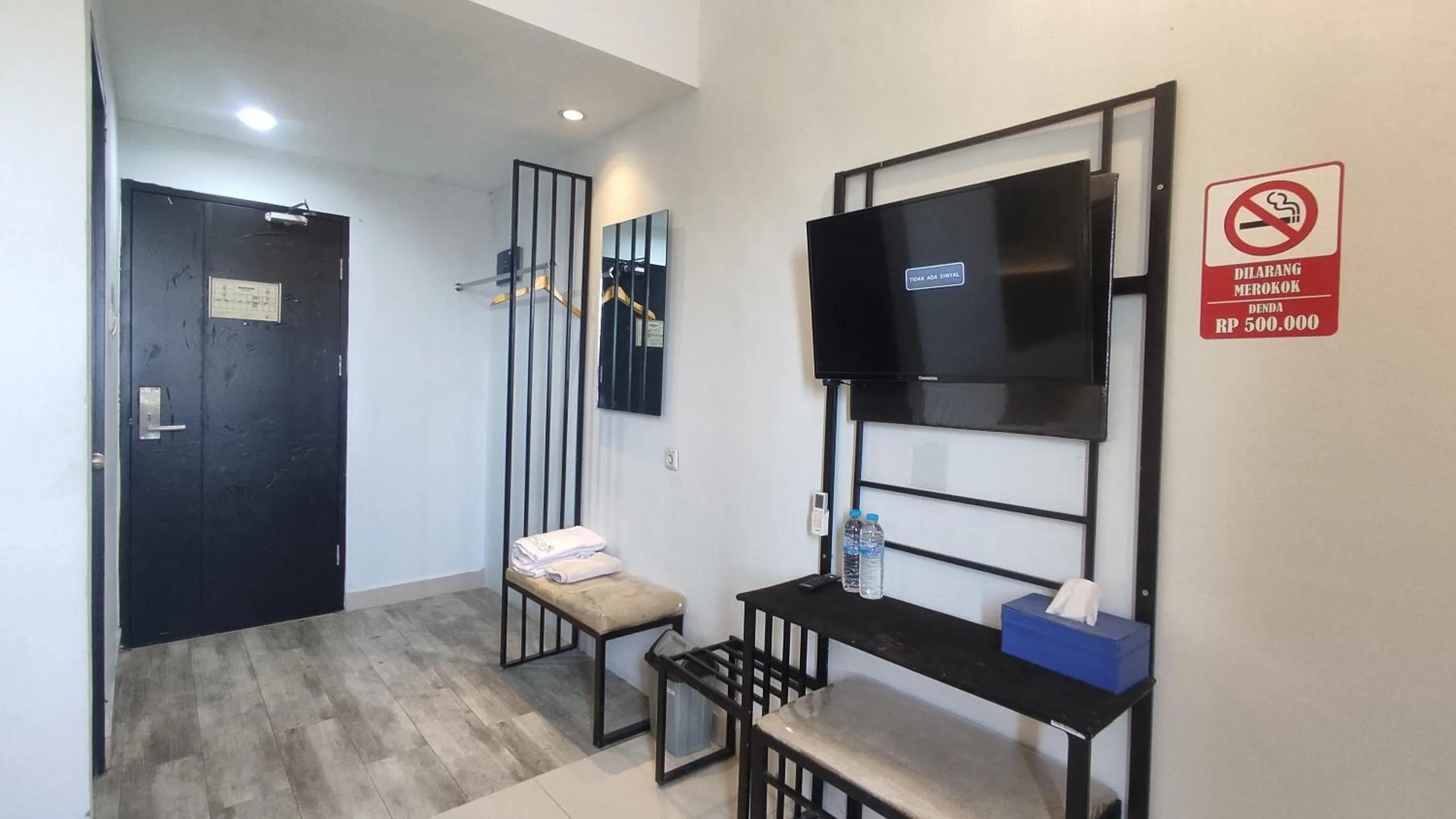 Bedroom in De La Charis Hotel by Waringin Hospitality