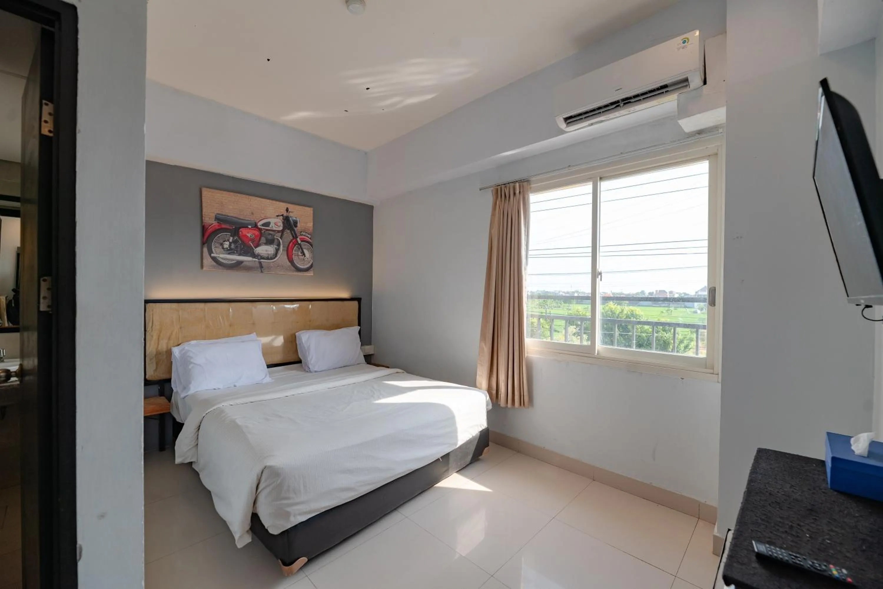 View (from property/room), Bed in De La Charis Hotel by Waringin Hospitality