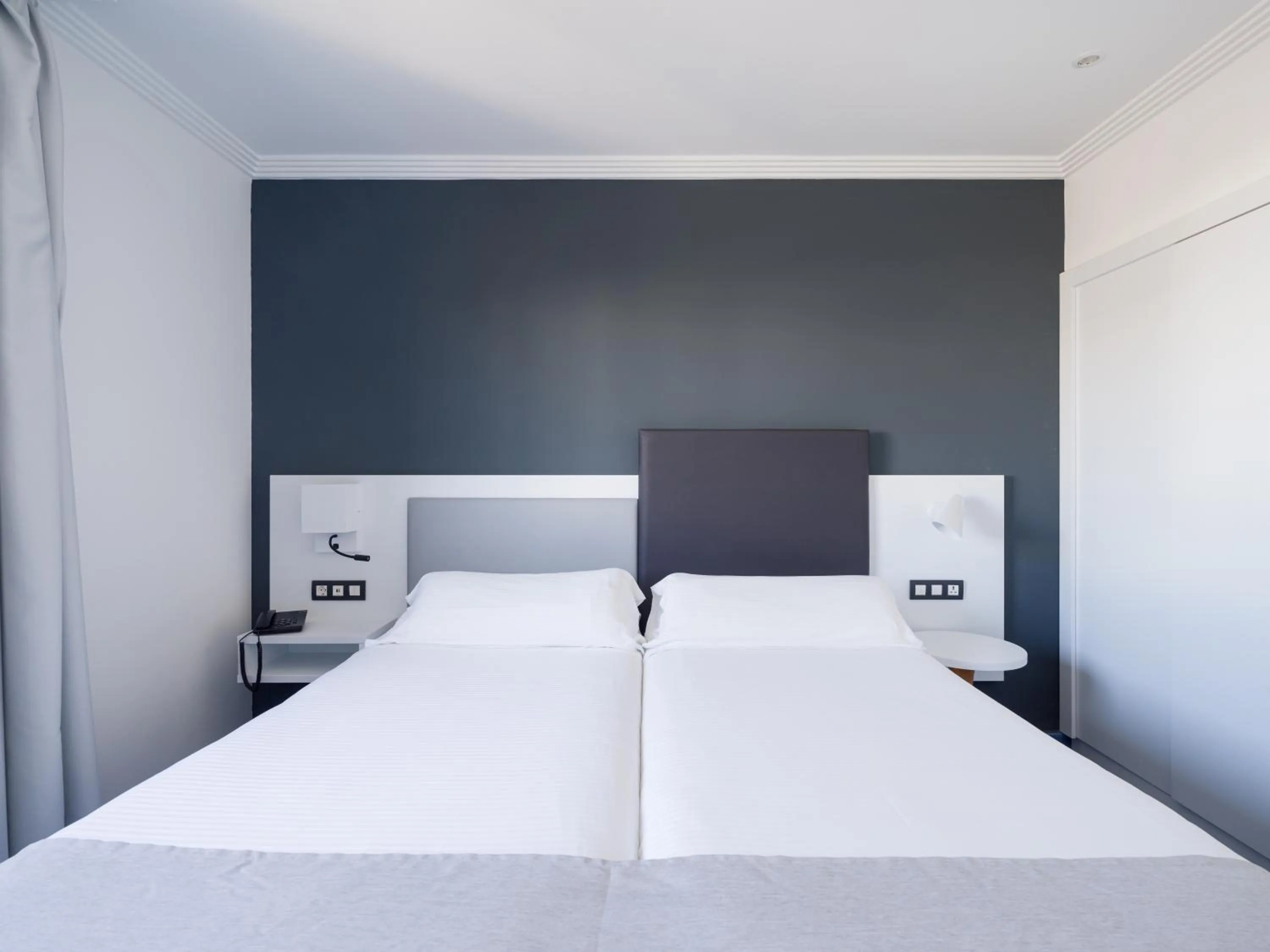 Bed in Hotel Mirador Papagayo by LIVVO