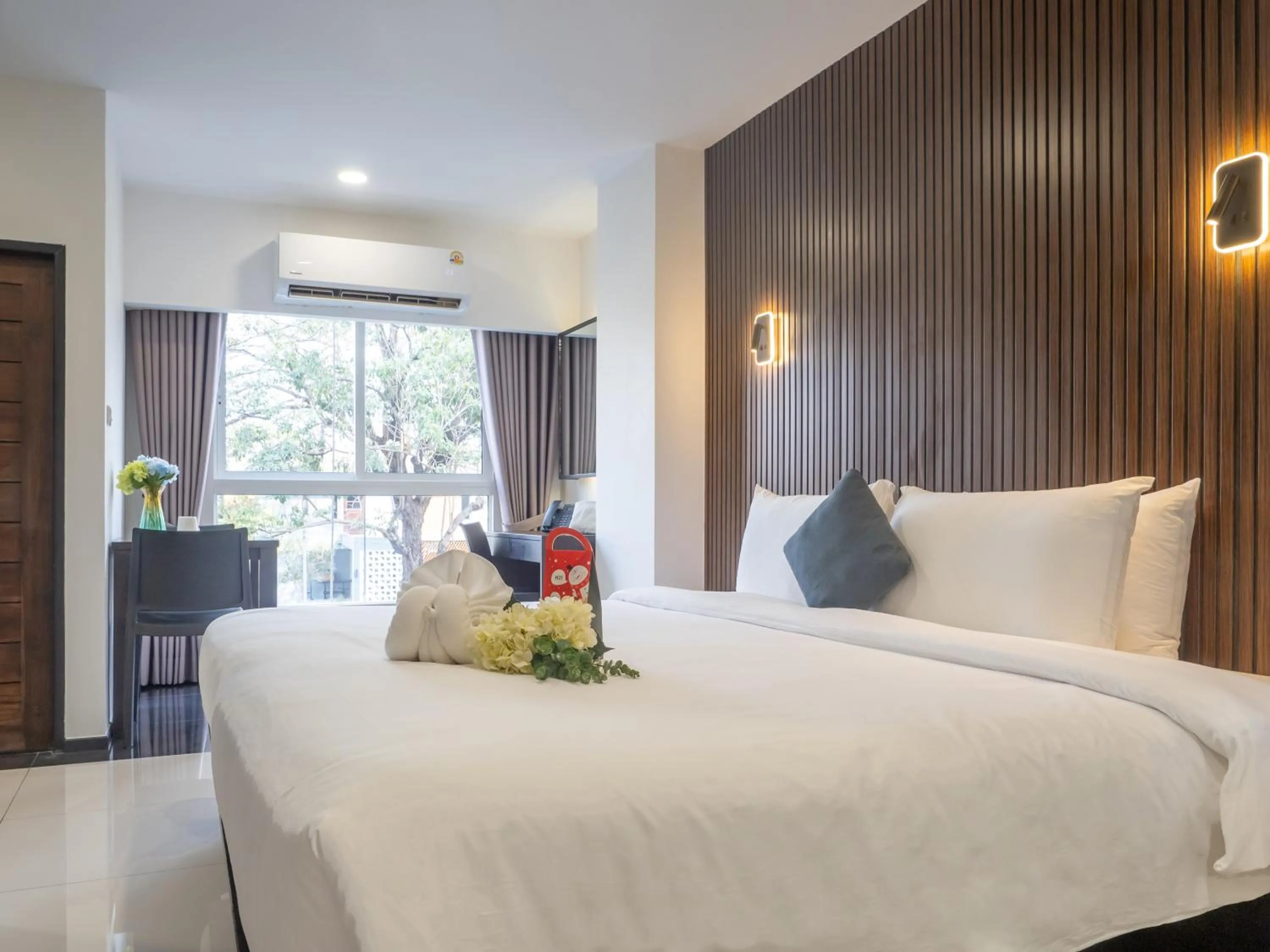 Bed in Samutprakarn Hotel