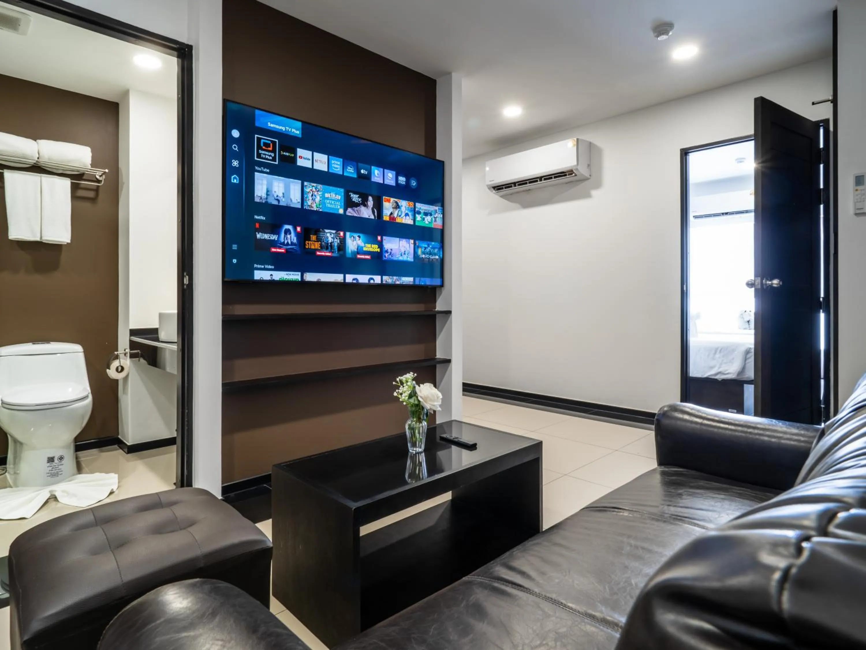 Living room in Samutprakarn Hotel