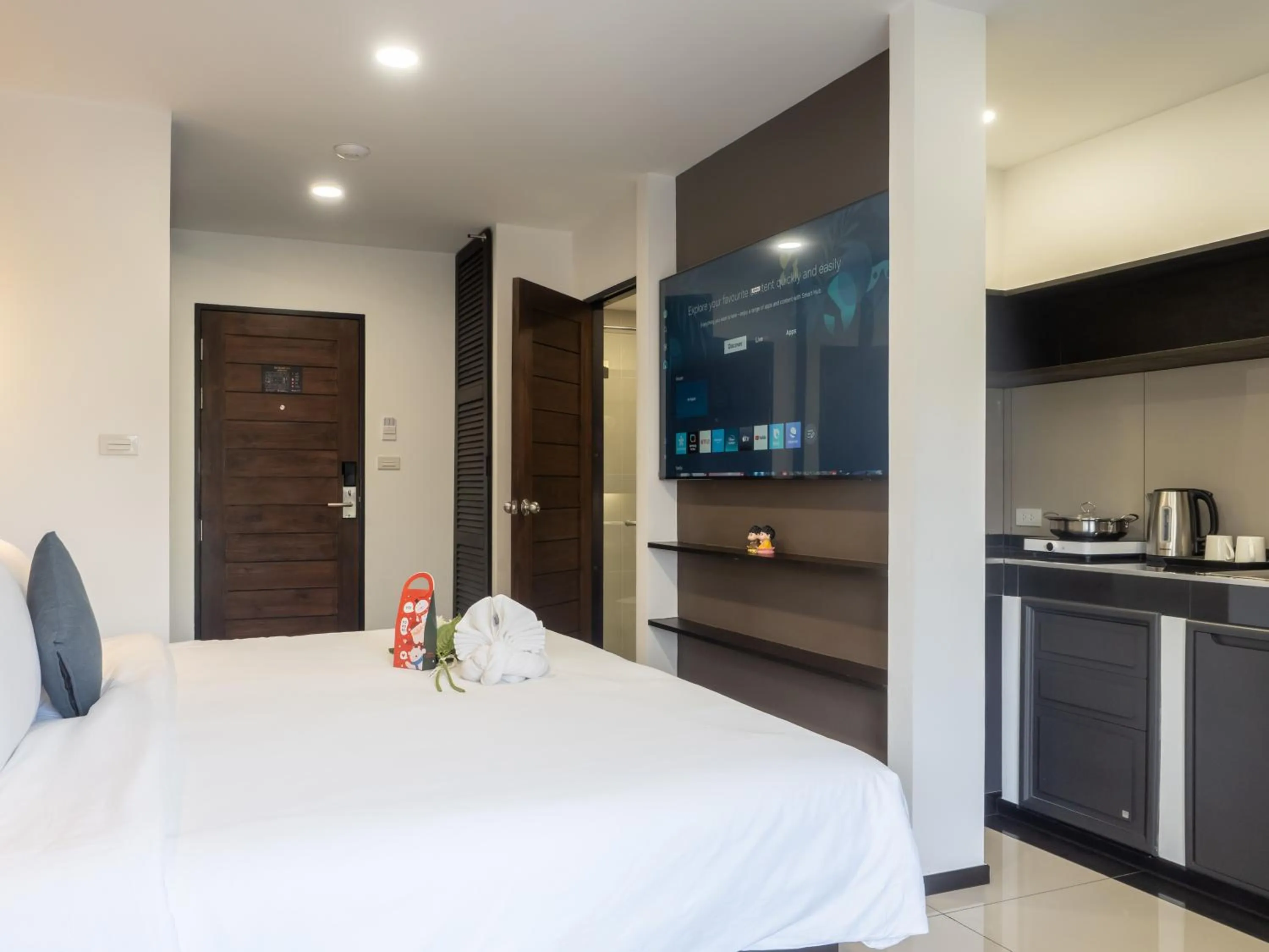 TV and multimedia, Bed in Samutprakarn Hotel