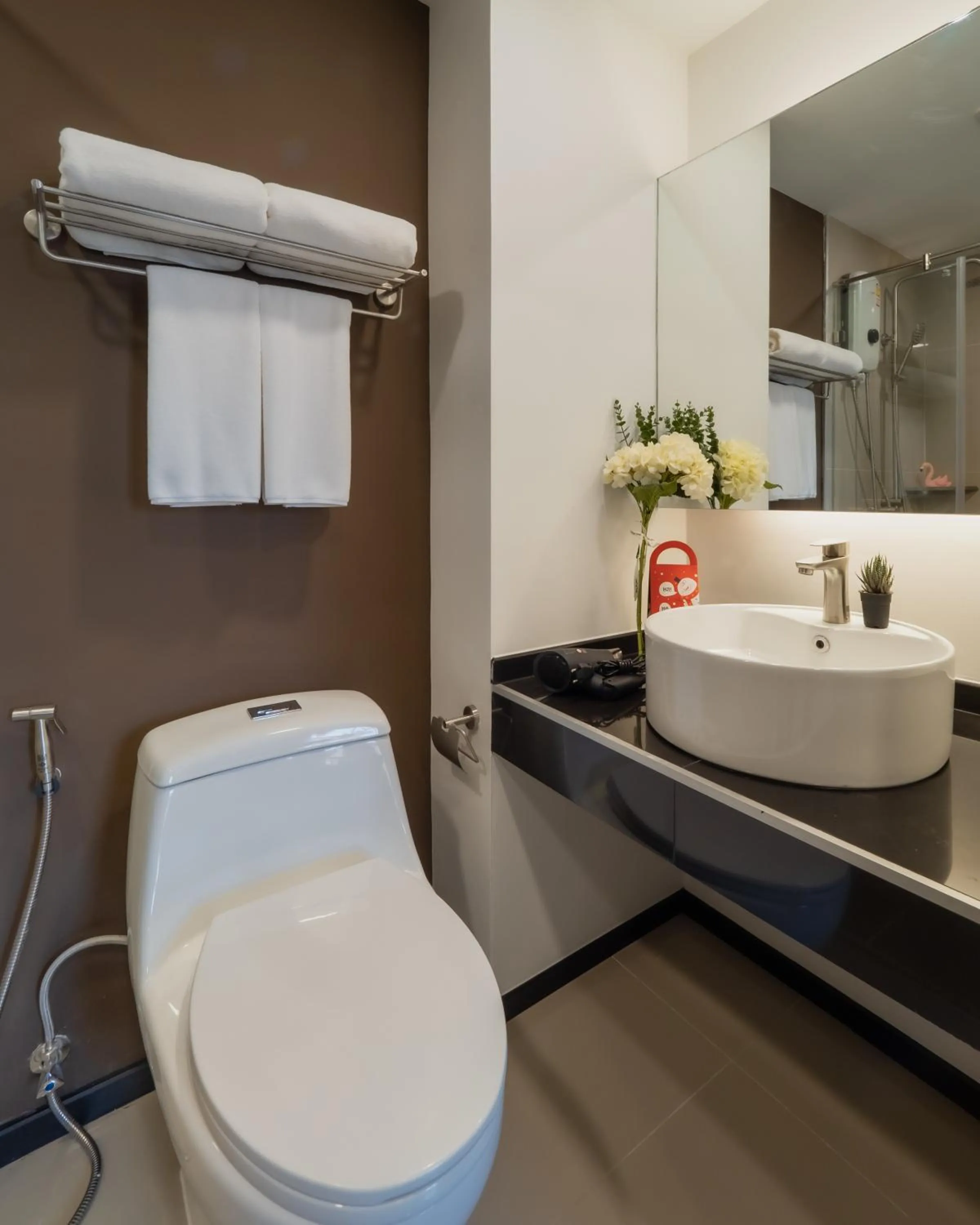 Toilet in Samutprakarn Hotel