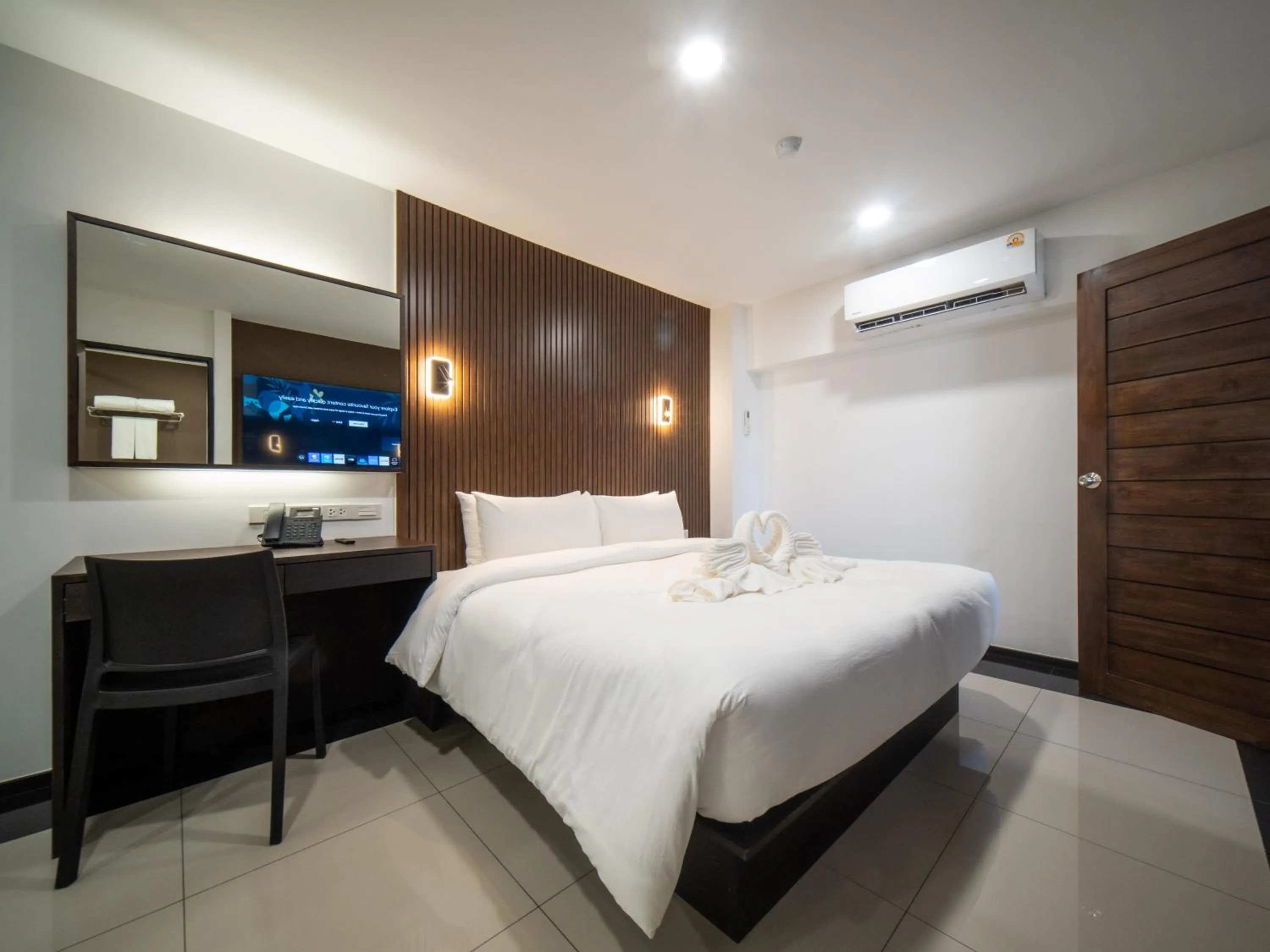 Bedroom, Bed in Samutprakarn Hotel