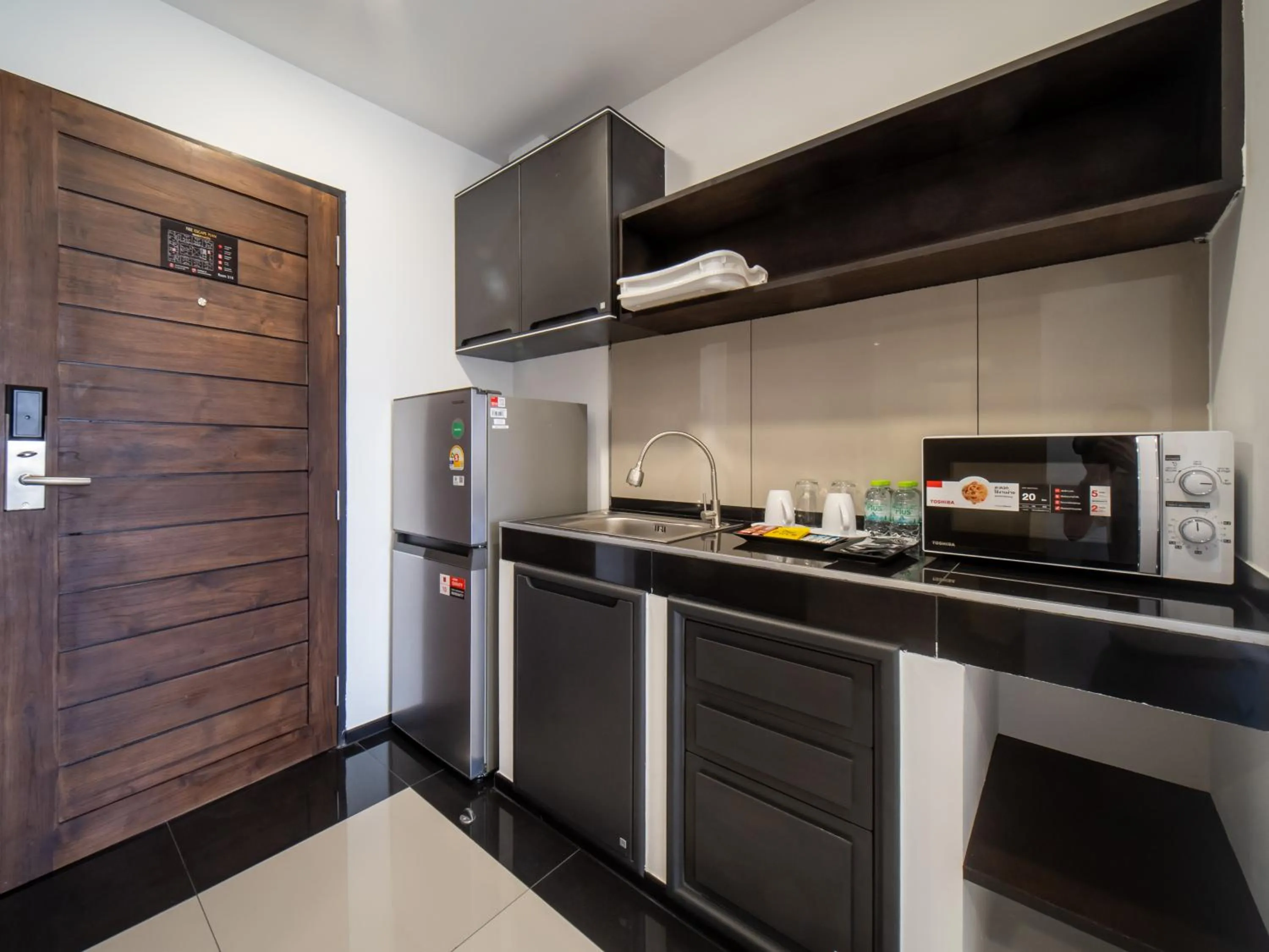 Kitchen or kitchenette in Samutprakarn Hotel