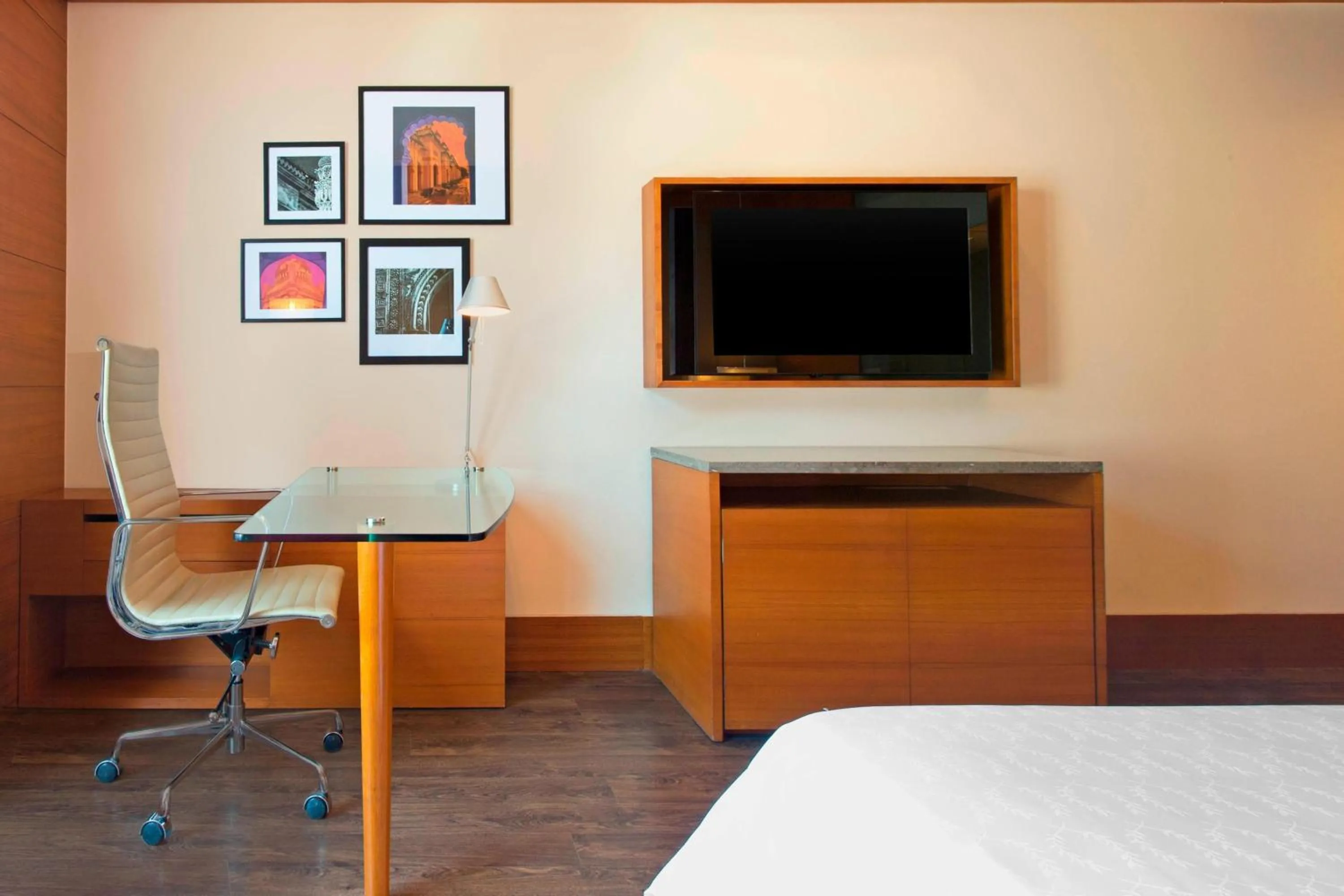 Photo of the whole room, Bed in Sheraton Hyderabad Hotel