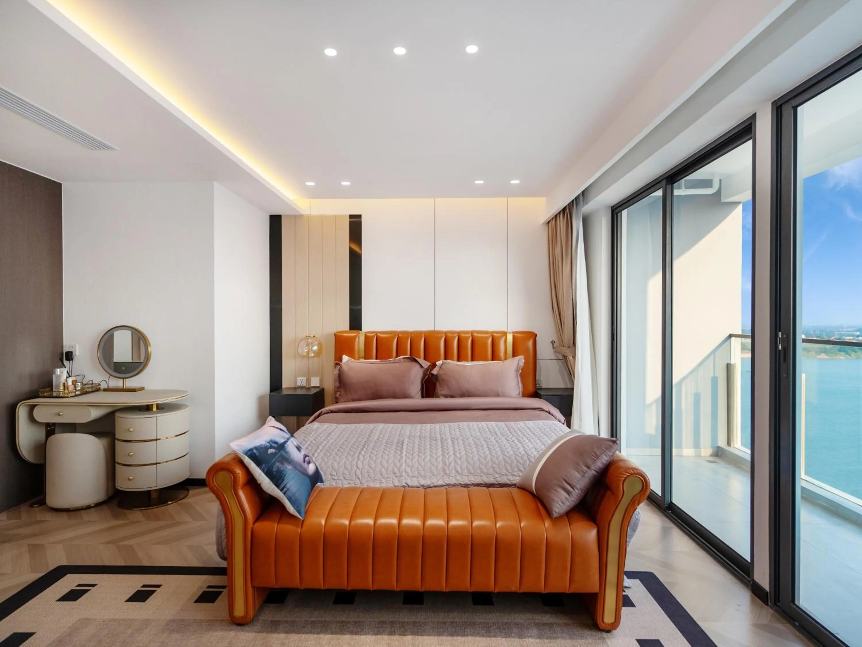 Bedroom, Bed in Merton Holiday Inn