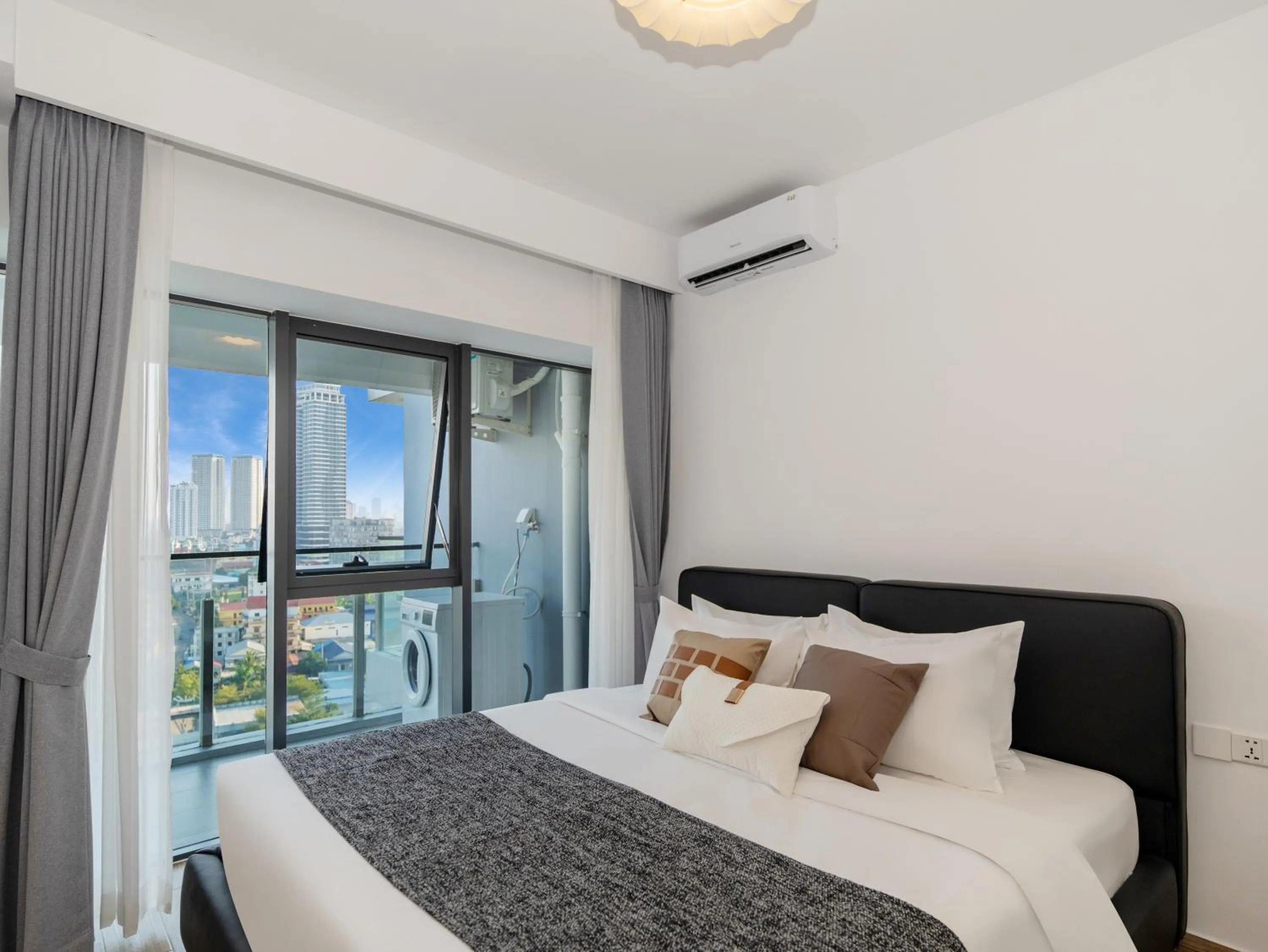 Bed in Merton Holiday Inn