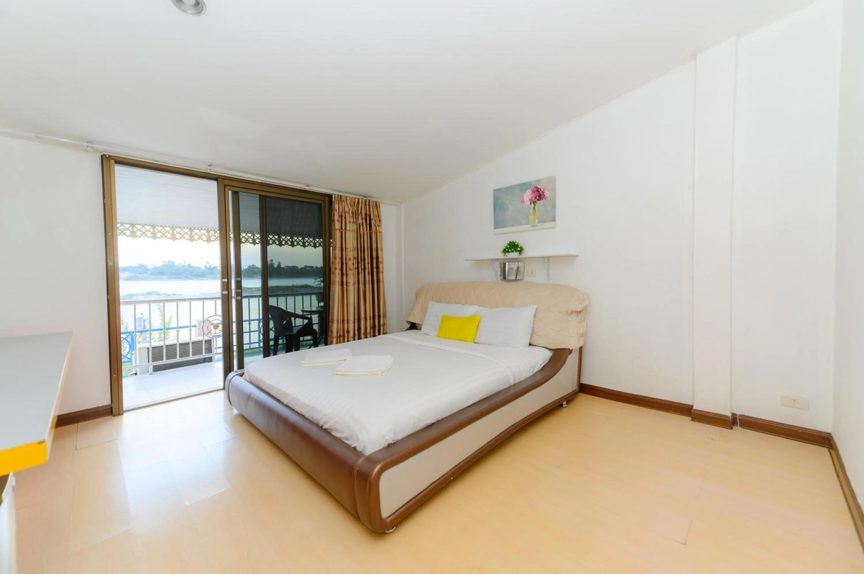 Bedroom, Bed in Kongkhamkoon Hotel