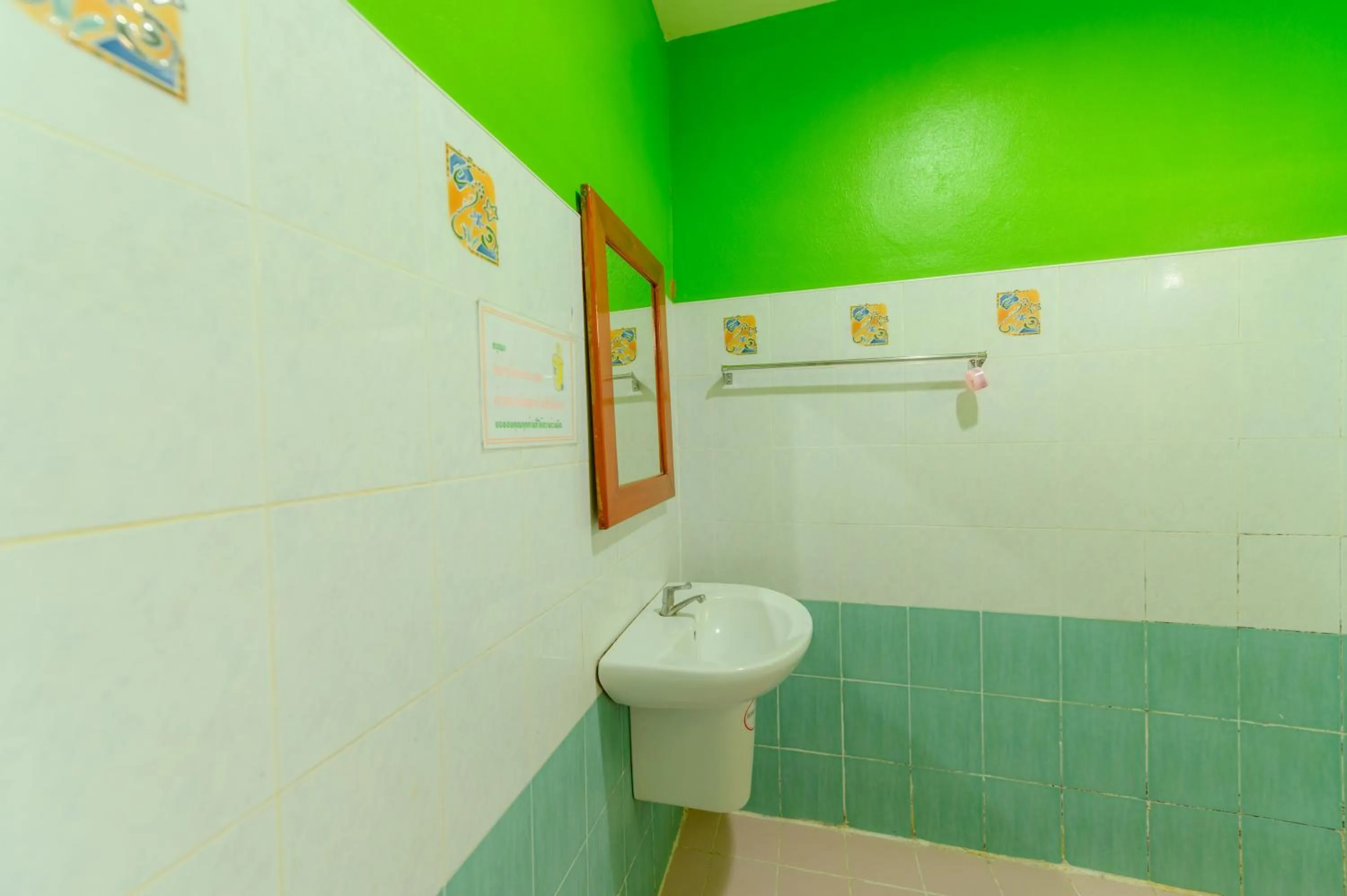 Bathroom in Kongkhamkoon Hotel