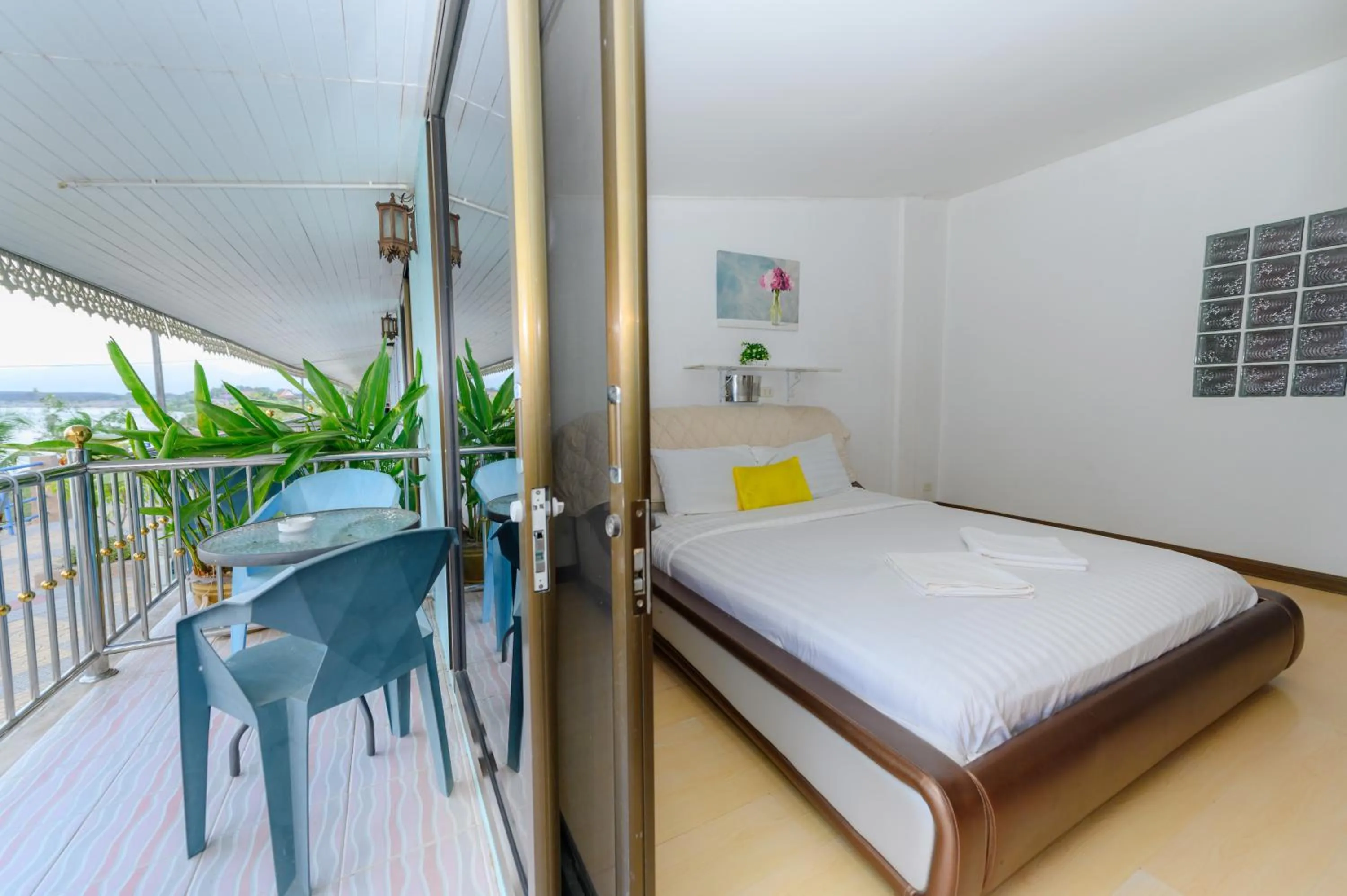 View (from property/room), Bed in Kongkhamkoon Hotel